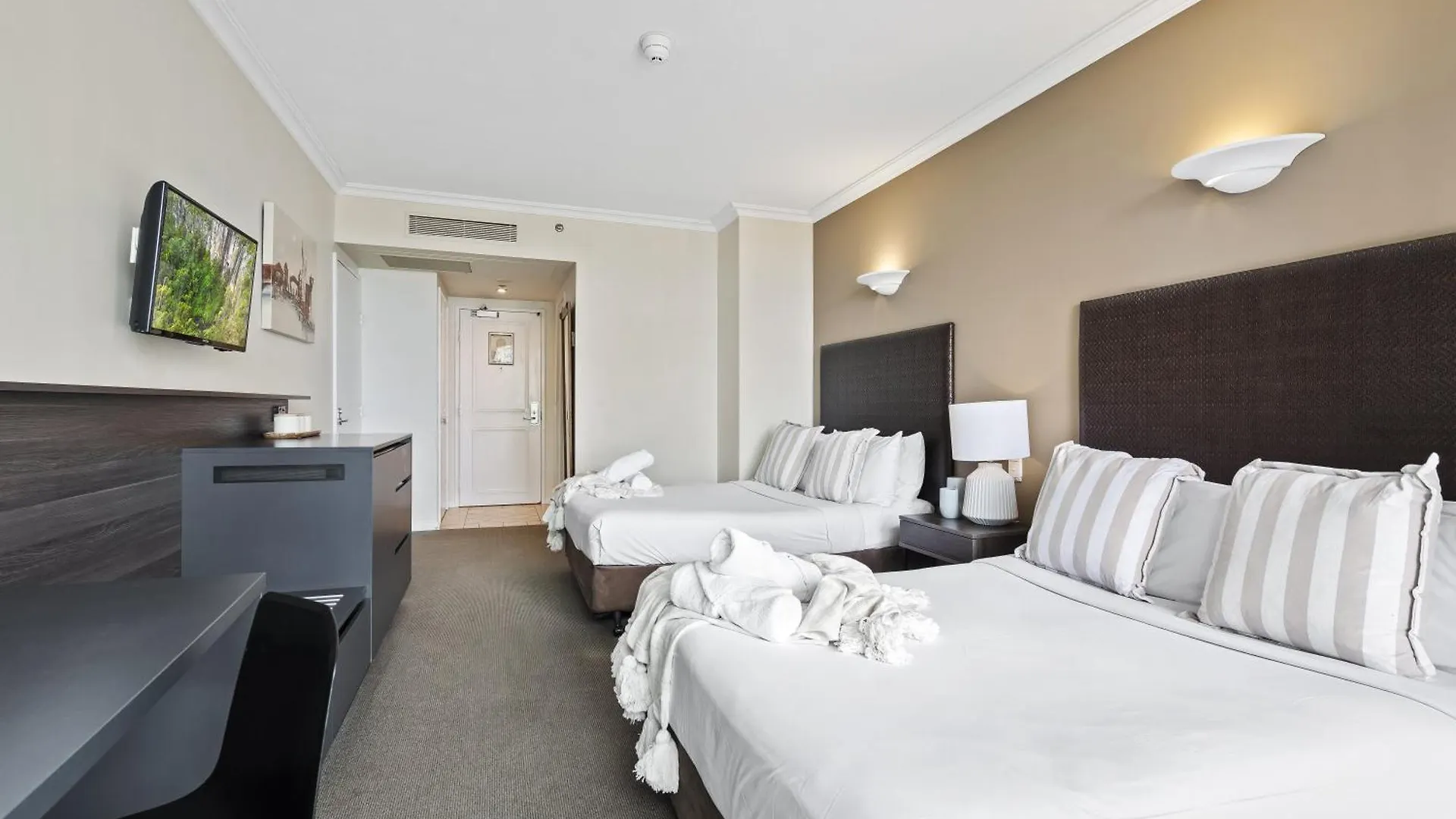 Legends - Qstay Apartment *