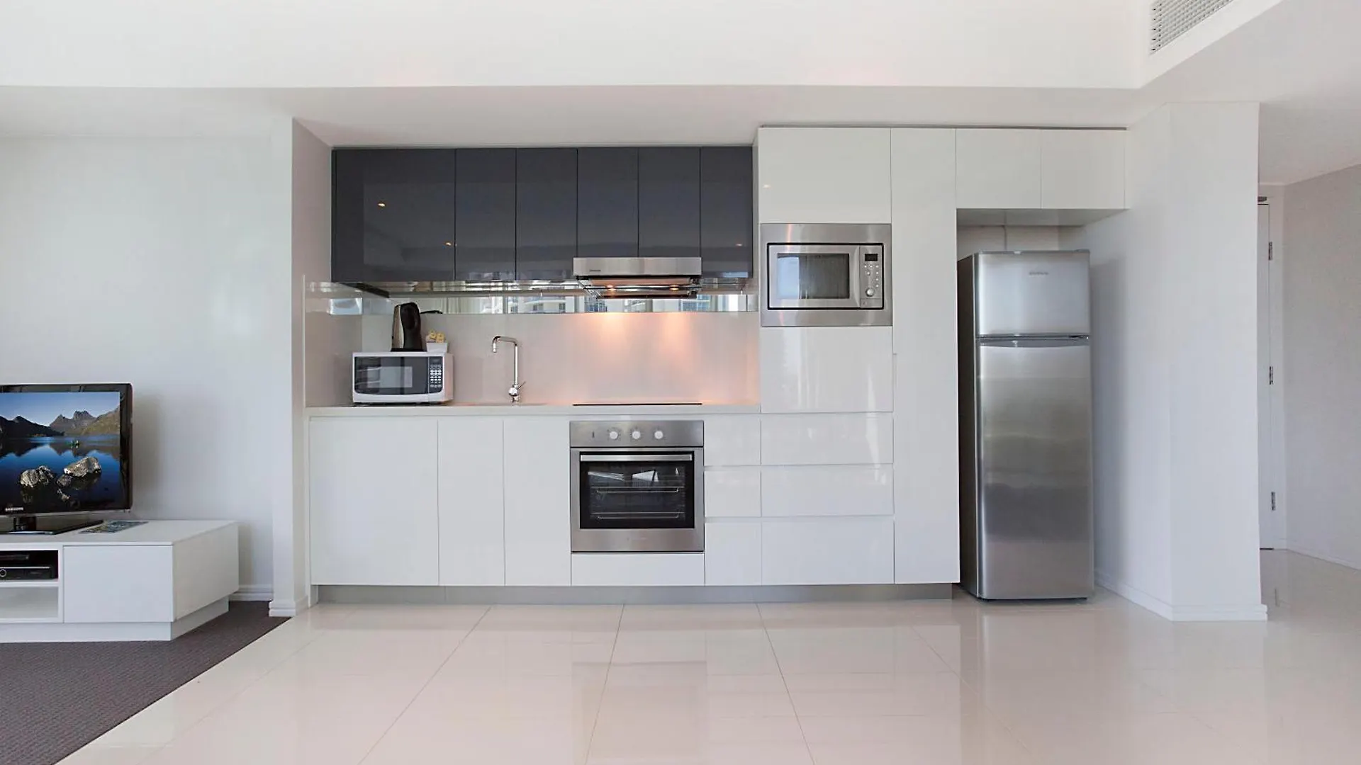 Apartment Number 1 H Residences - Wifi, Parking & By Holidays