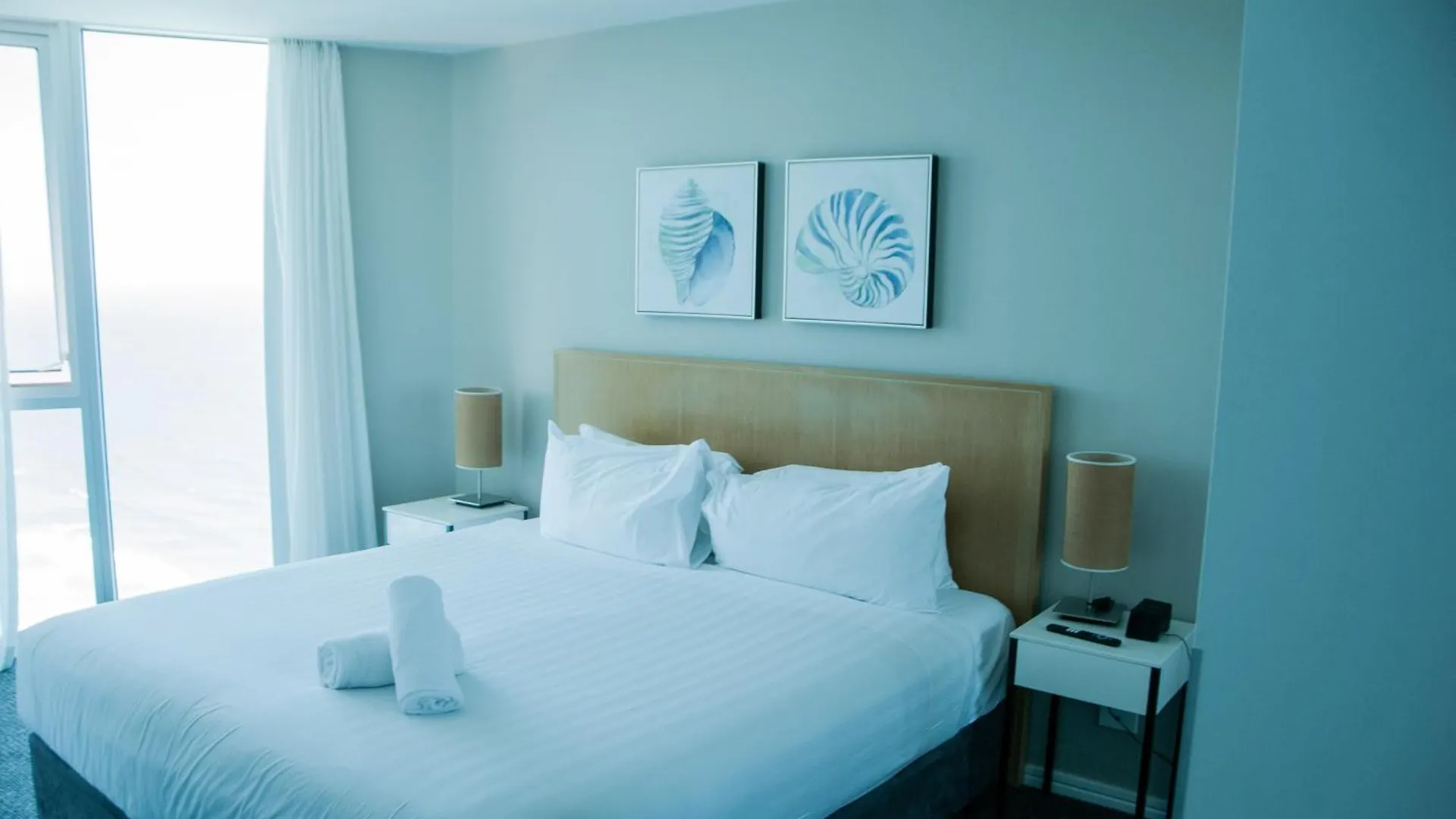 Number 1 H Residences - Wifi, Parking & By Holidays Apartment *