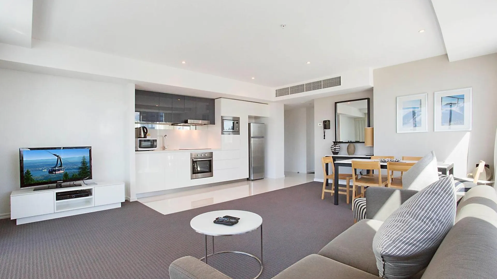 Apartment Number 1 H Residences - Wifi, Parking & By Holidays Gold Coast
