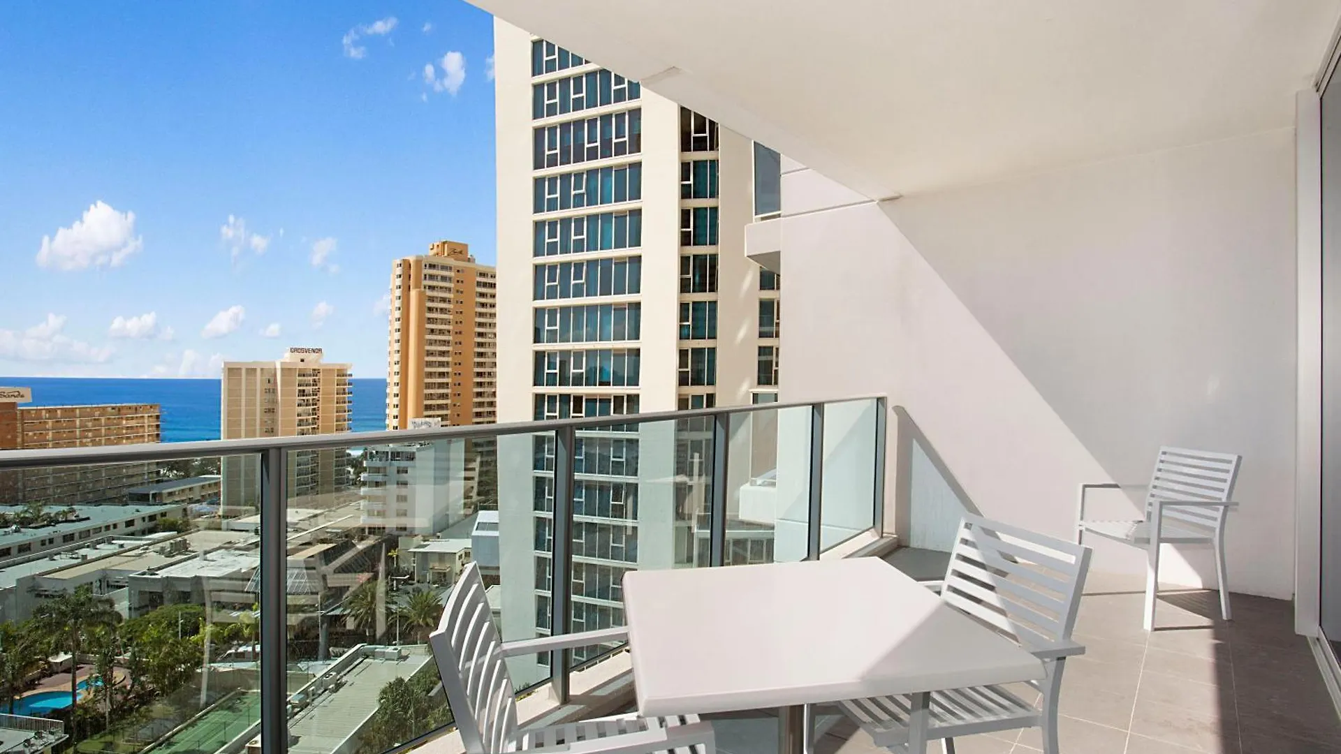 Number 1 H Residences - Wifi, Parking & By Holidays * Gold Coast