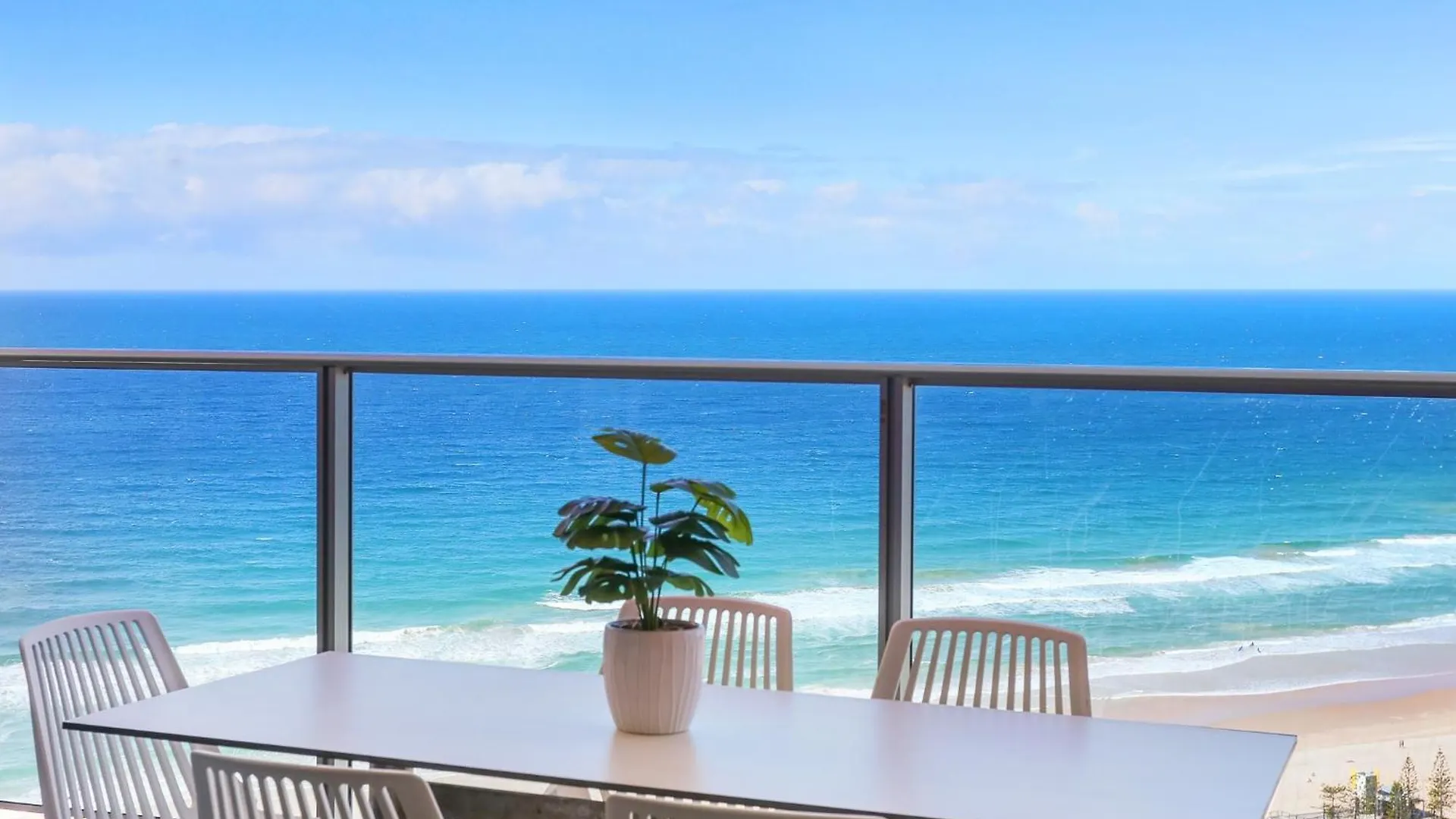 Number 1 H Residences - Wifi, Parking & By Holidays Apartment