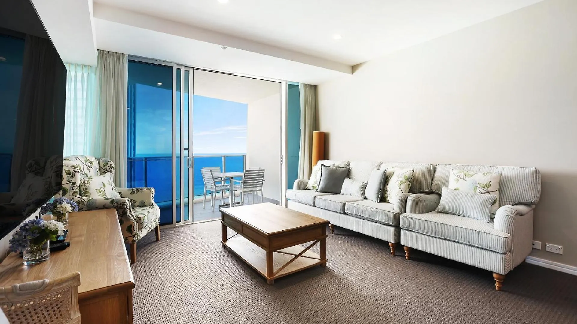 Apartment Number 1 H Residences - Wifi, Parking & By Holidays