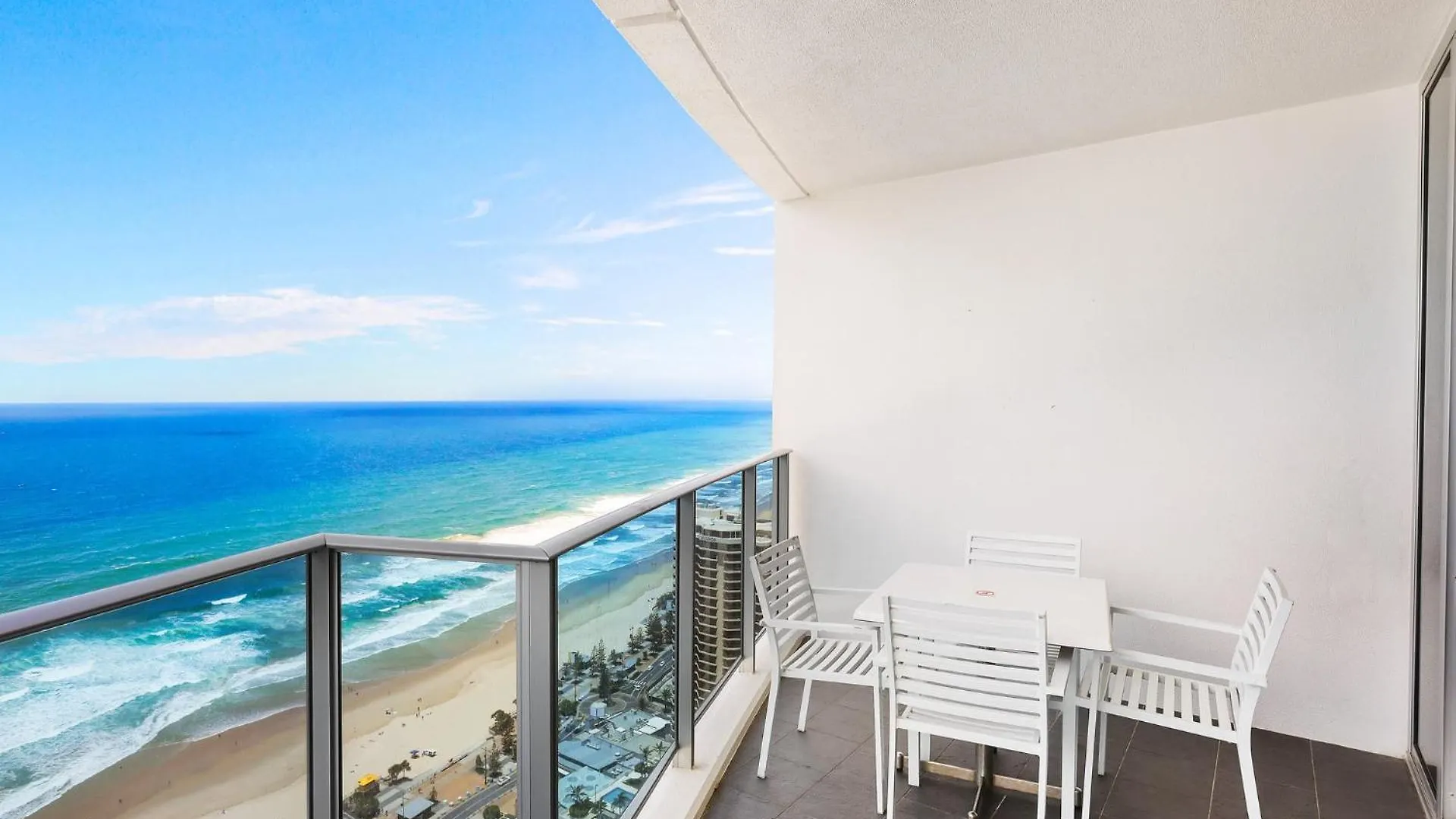 Number 1 H Residences - Wifi, Parking & By Holidays *