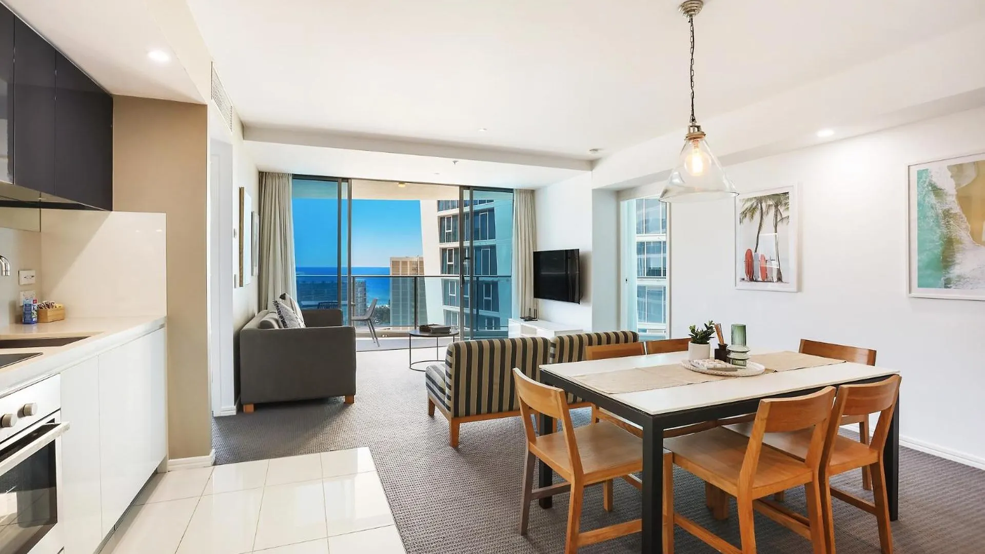Number 1 H Residences - Wifi, Parking & By Holidays
