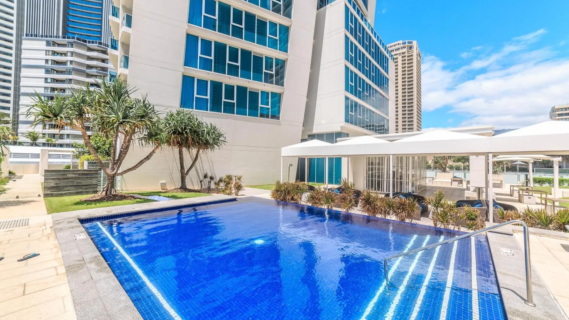 Apartment Number 1 H Residences - Wifi, Parking & By Holidays Gold Coast