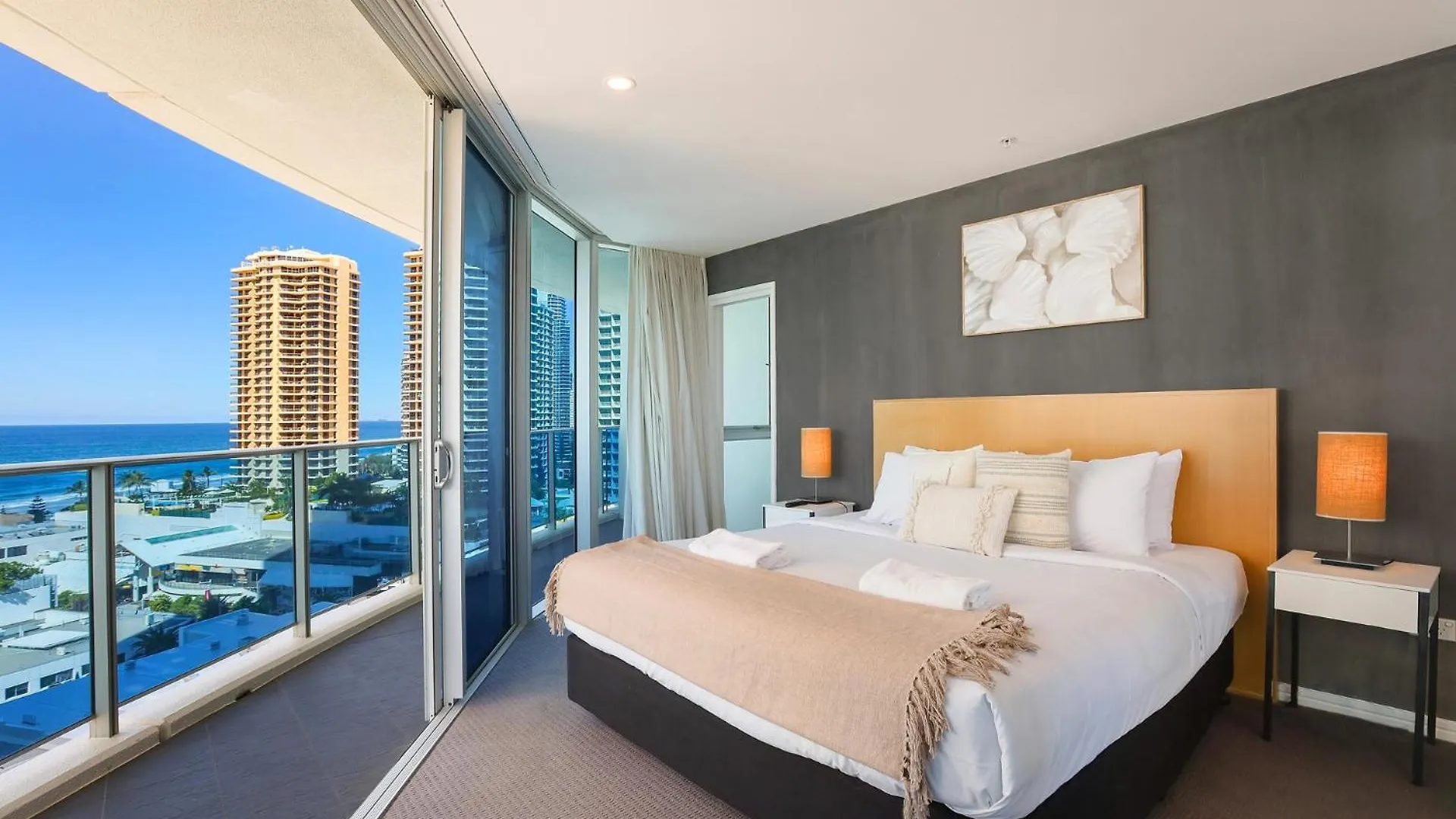 Number 1 H Residences - Wifi, Parking & By Holidays Gold Coast