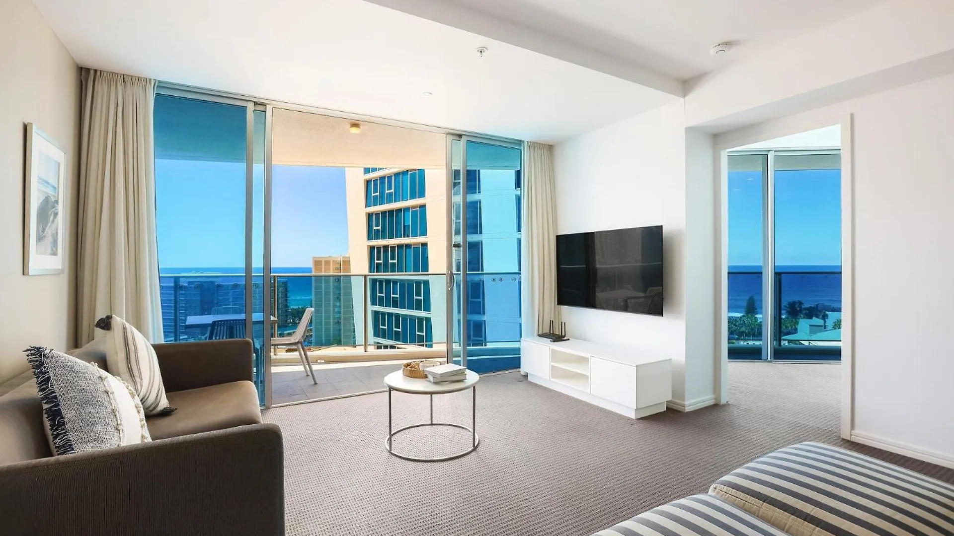 Apartment Number 1 H Residences - Wifi, Parking & By Holidays
