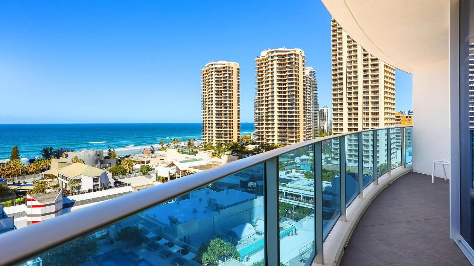 Number 1 H Residences - Wifi, Parking & By Holidays *