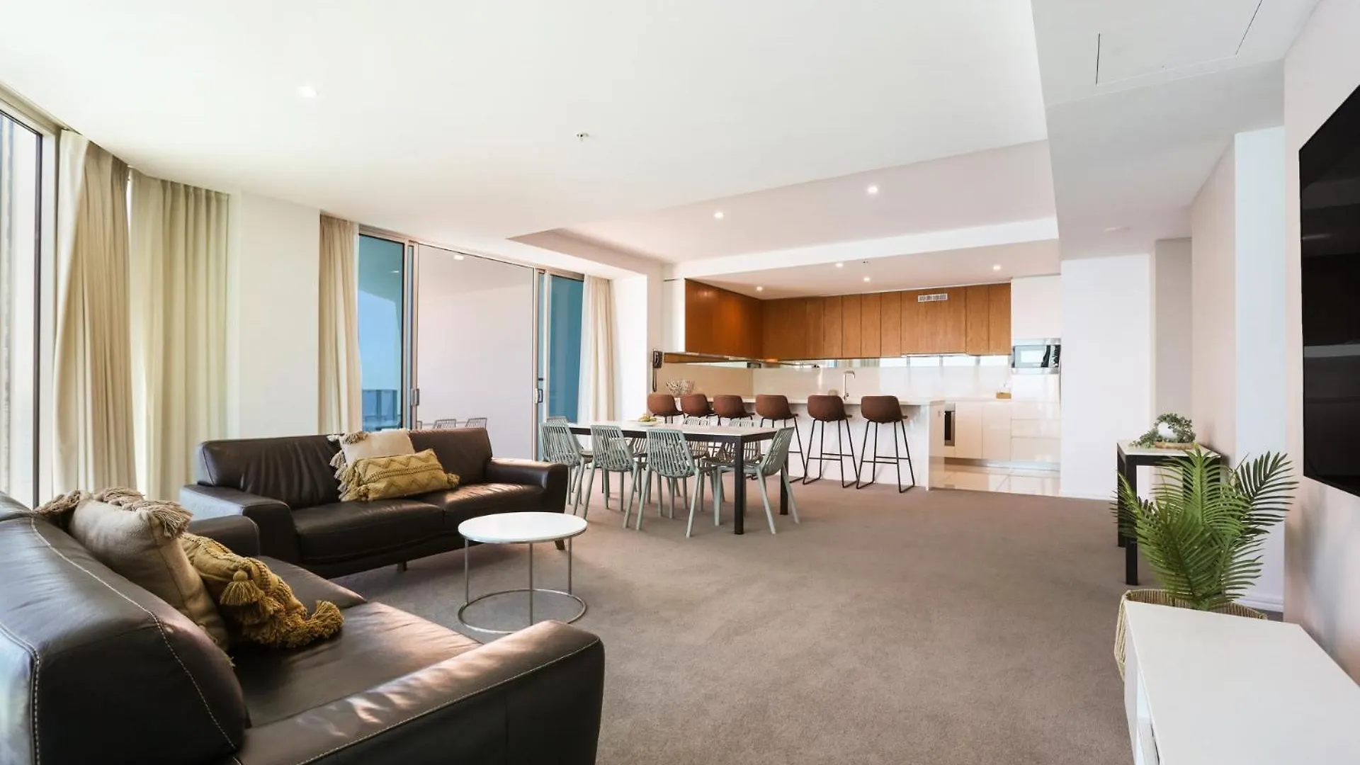 Number 1 H Residences - Wifi, Parking & By Holidays * Gold Coast