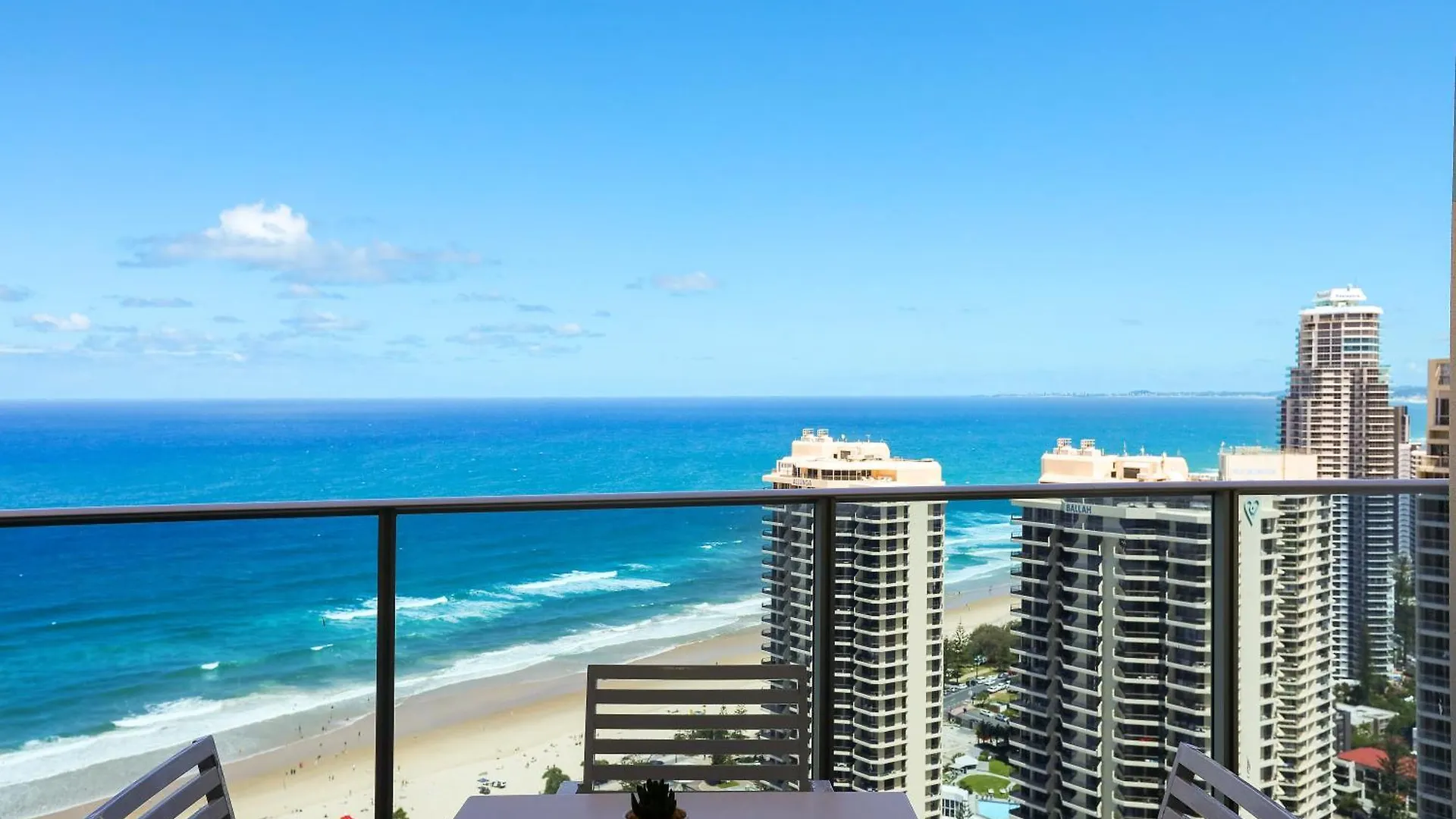 Number 1 H Residences - Wifi, Parking & By Holidays Apartment Gold Coast