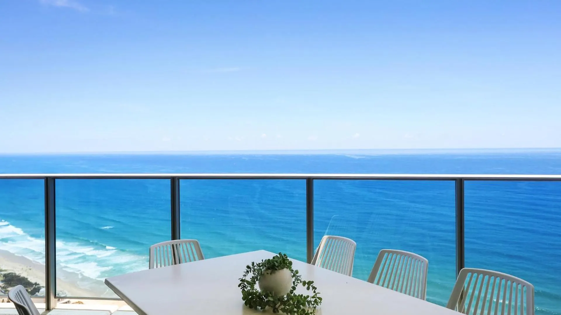 Apartment Number 1 H Residences - Wifi, Parking & By Holidays Gold Coast