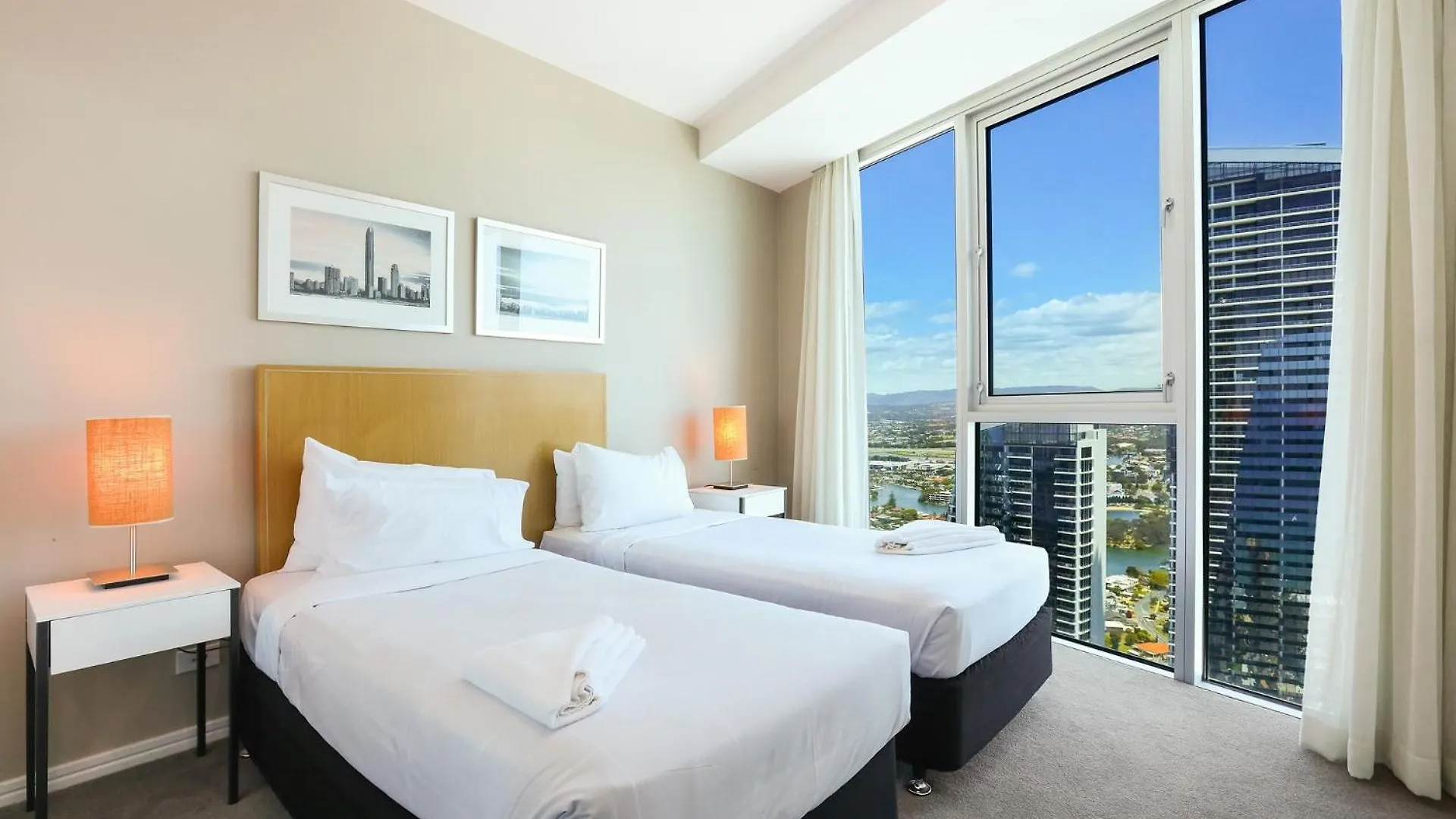 Apartment Number 1 H Residences - Wifi, Parking & By Holidays