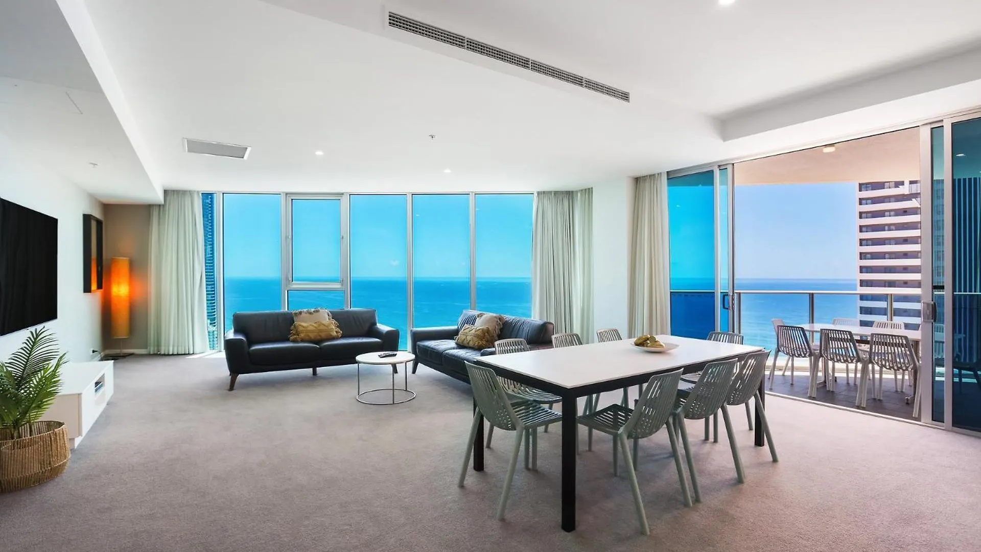 Apartment Number 1 H Residences - Wifi, Parking & By Holidays *