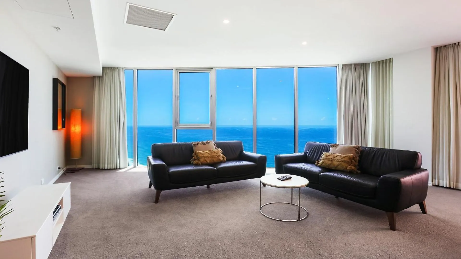 Number 1 H Residences - Wifi, Parking & By Holidays * Gold Coast