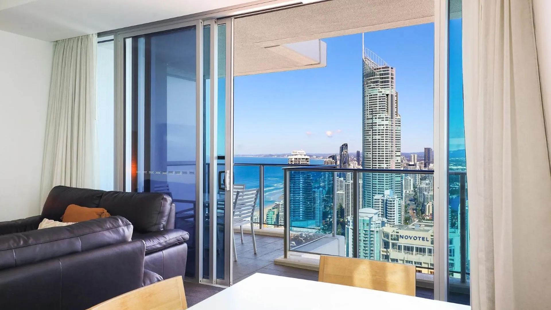 Apartment Number 1 H Residences - Wifi, Parking & By Holidays