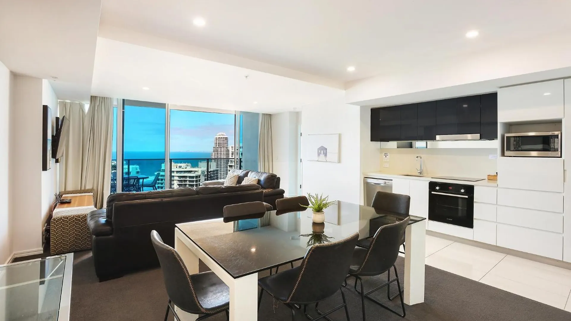 Apartment Number 1 H Residences - Wifi, Parking & By Holidays *