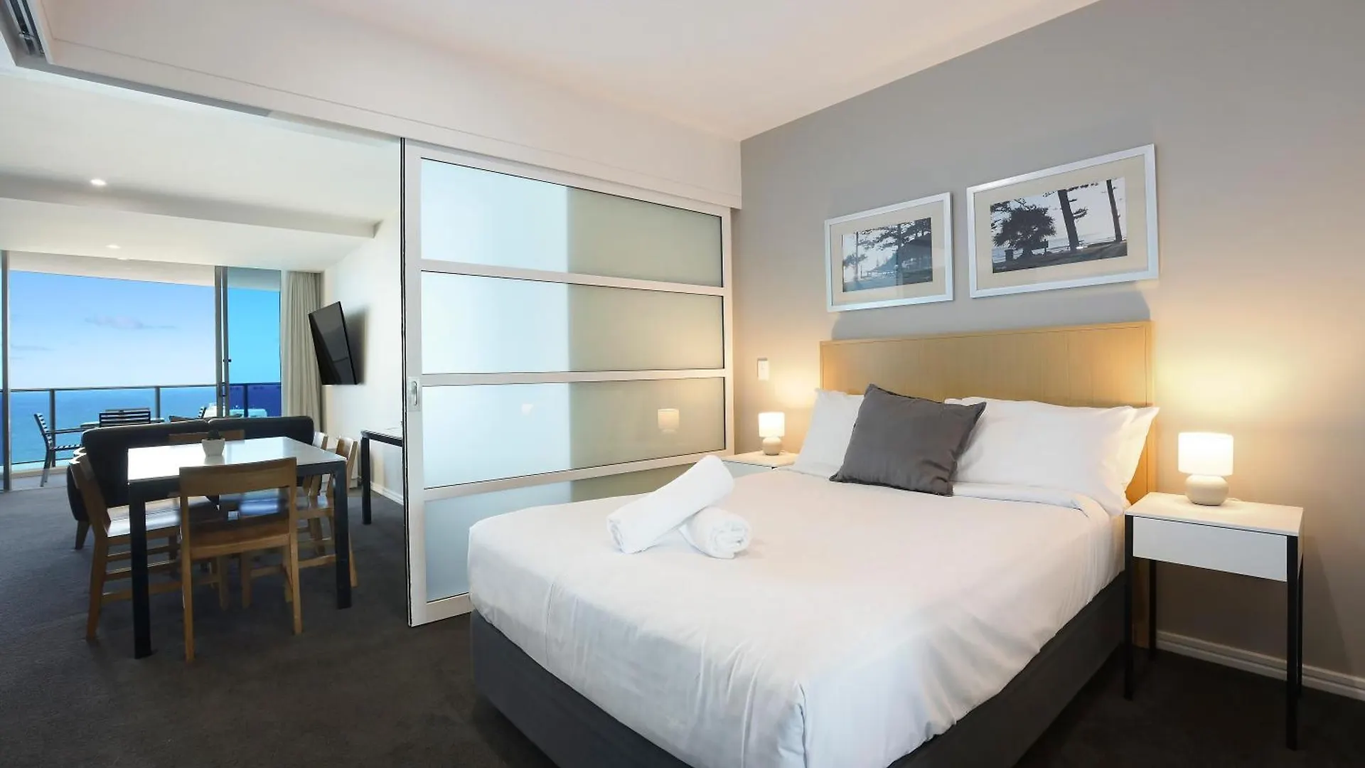 Number 1 H Residences - Wifi, Parking & By Holidays Apartment Gold Coast