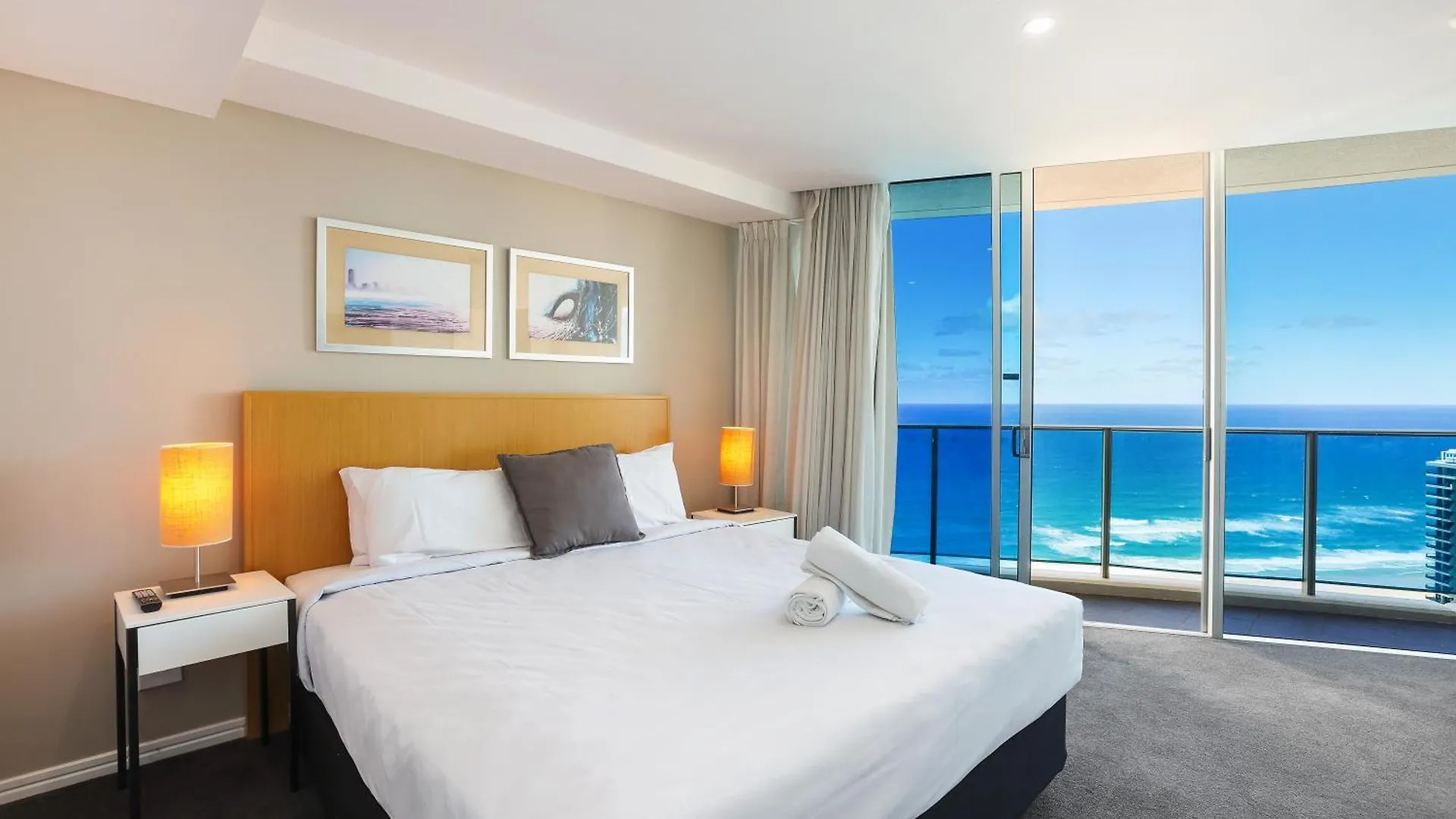 Apartment Number 1 H Residences - Wifi, Parking & By Holidays Gold Coast