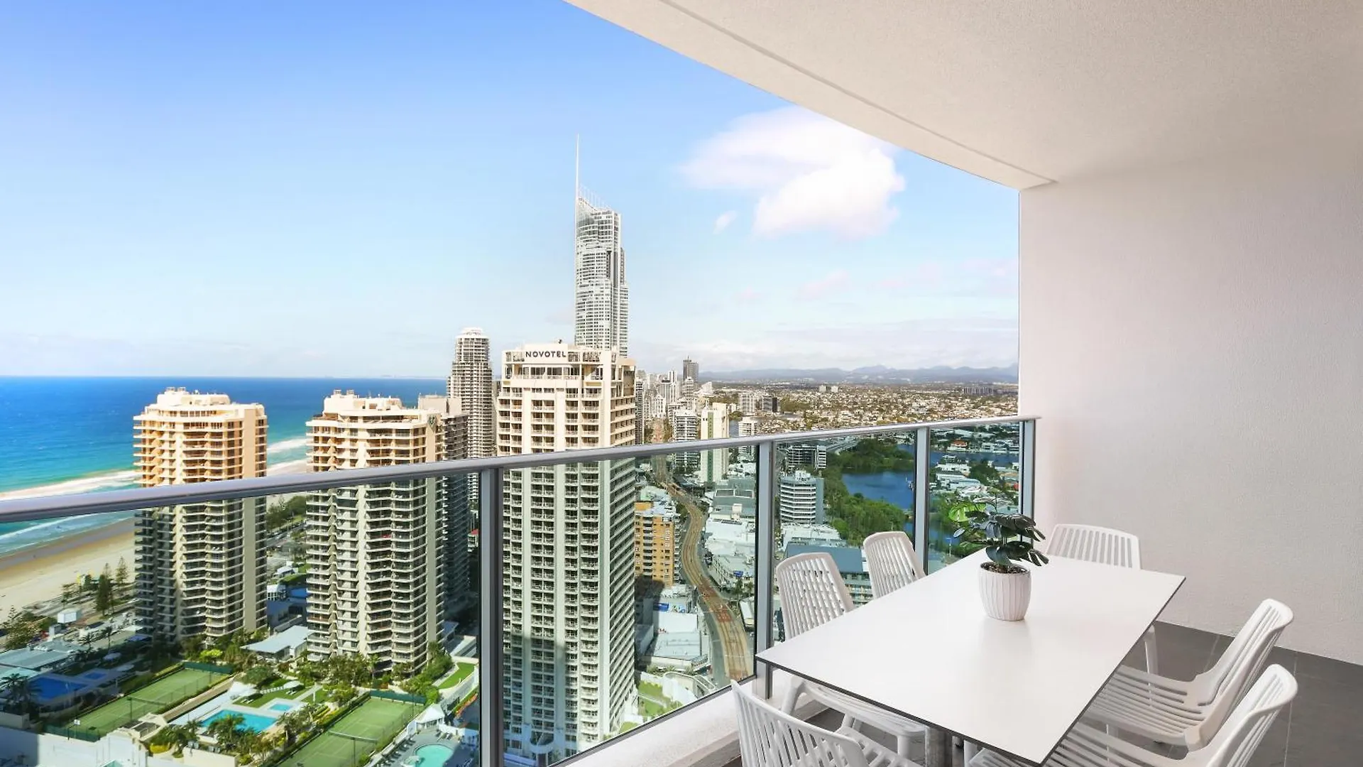 Number 1 H Residences - Wifi, Parking & By Holidays Apartment