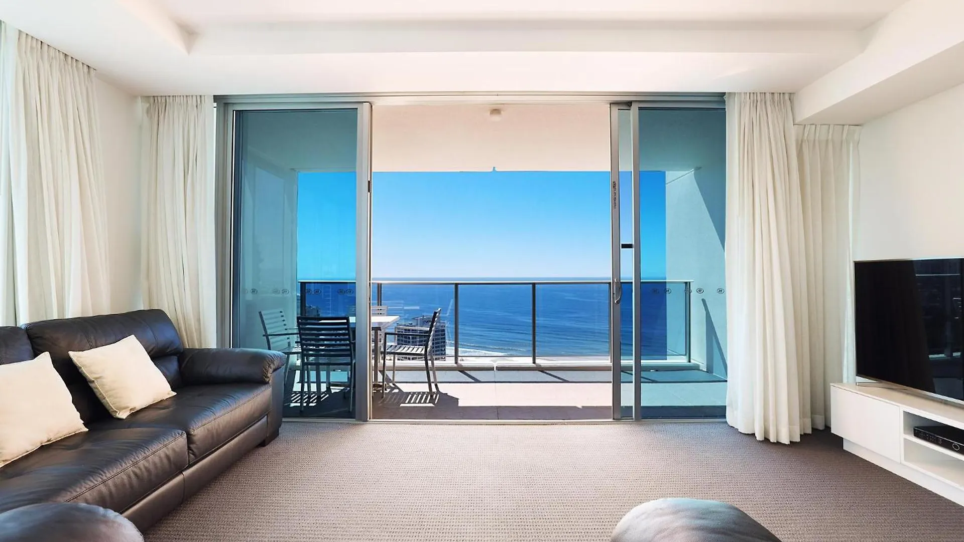Apartment Number 1 H Residences - Wifi, Parking & By Holidays *