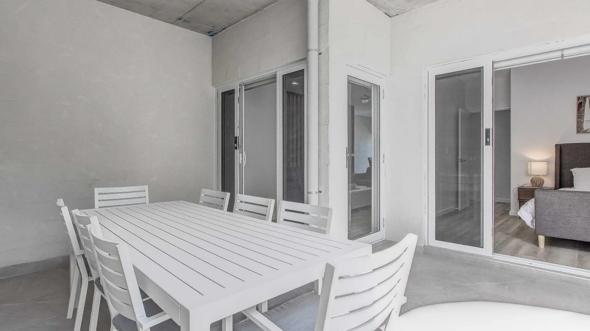 Apartment The Laneway By Burleigh Letting Company *