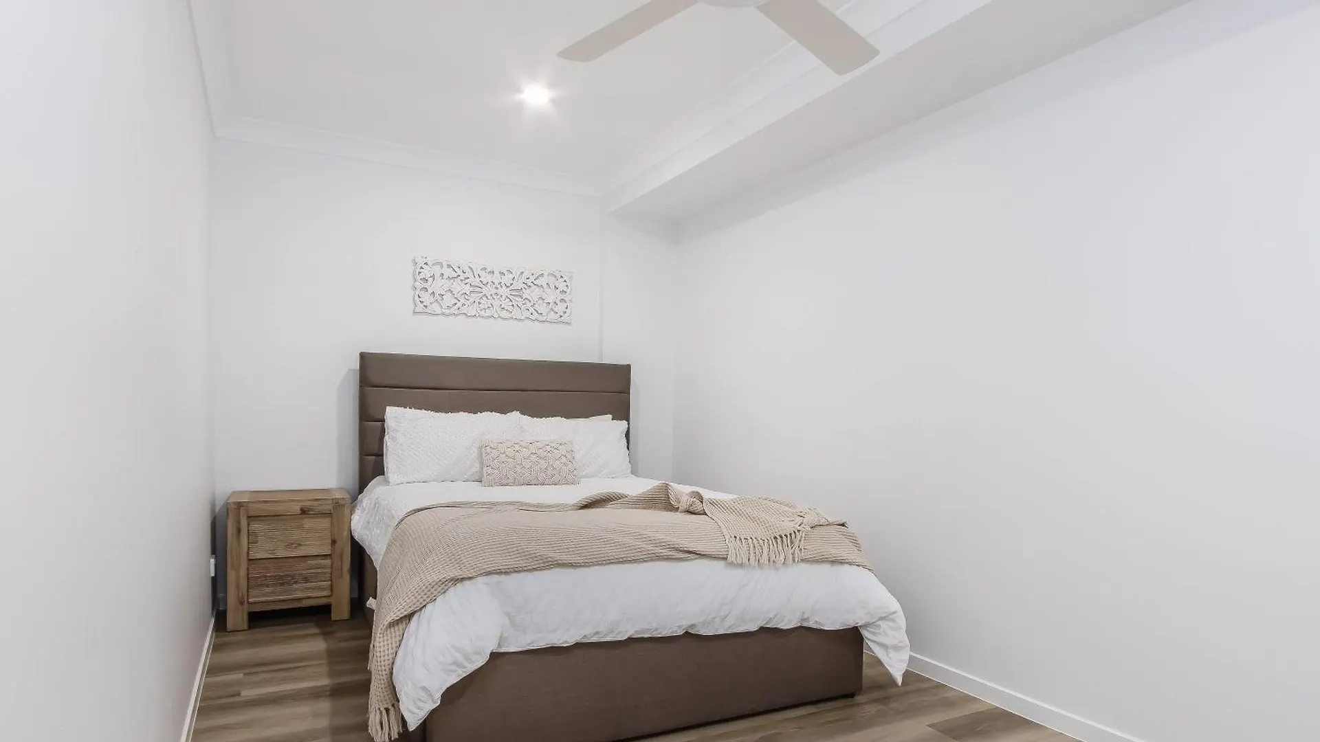Apartment The Laneway By Burleigh Letting Company *