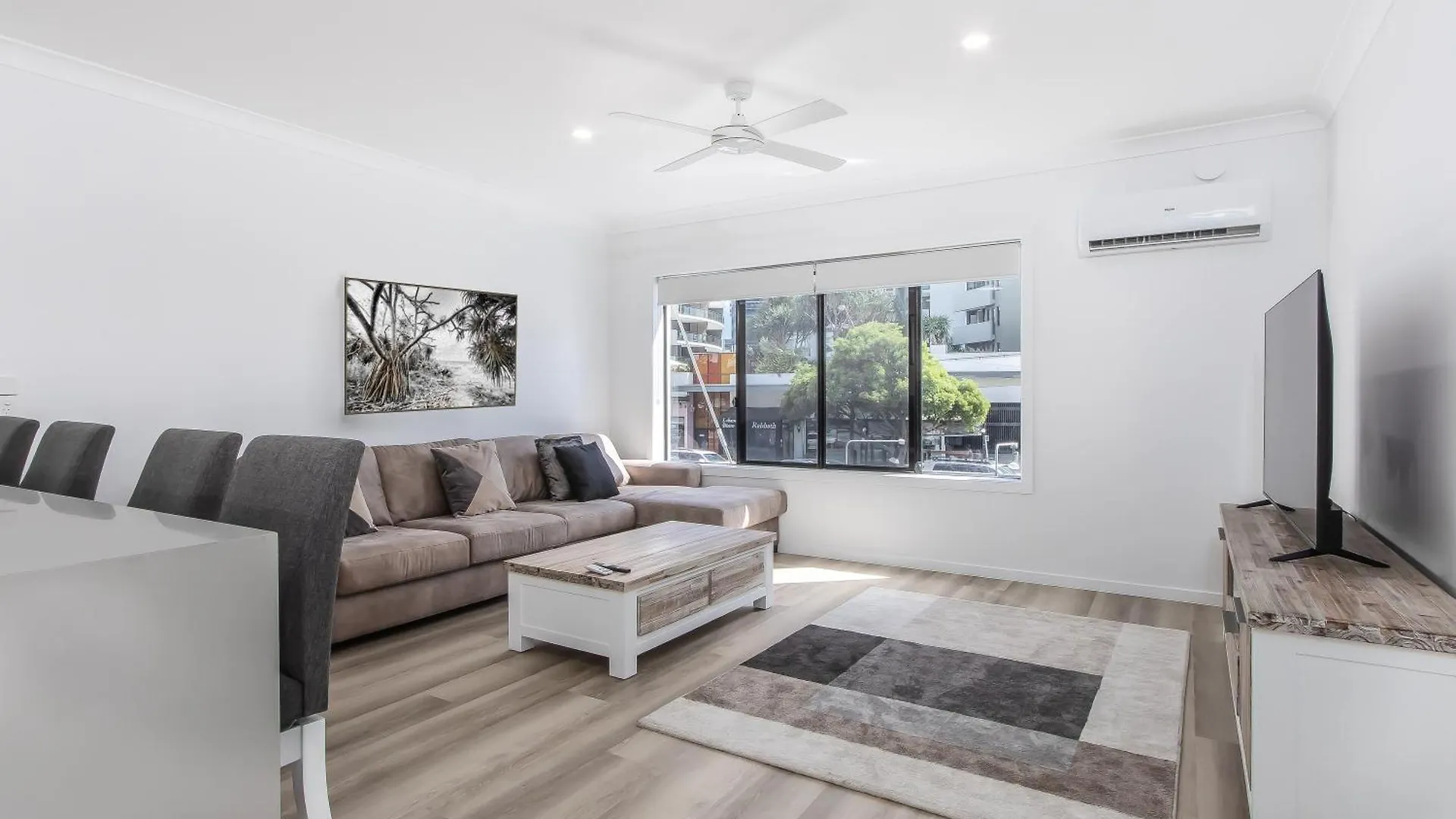 Apartment The Laneway By Burleigh Letting Company