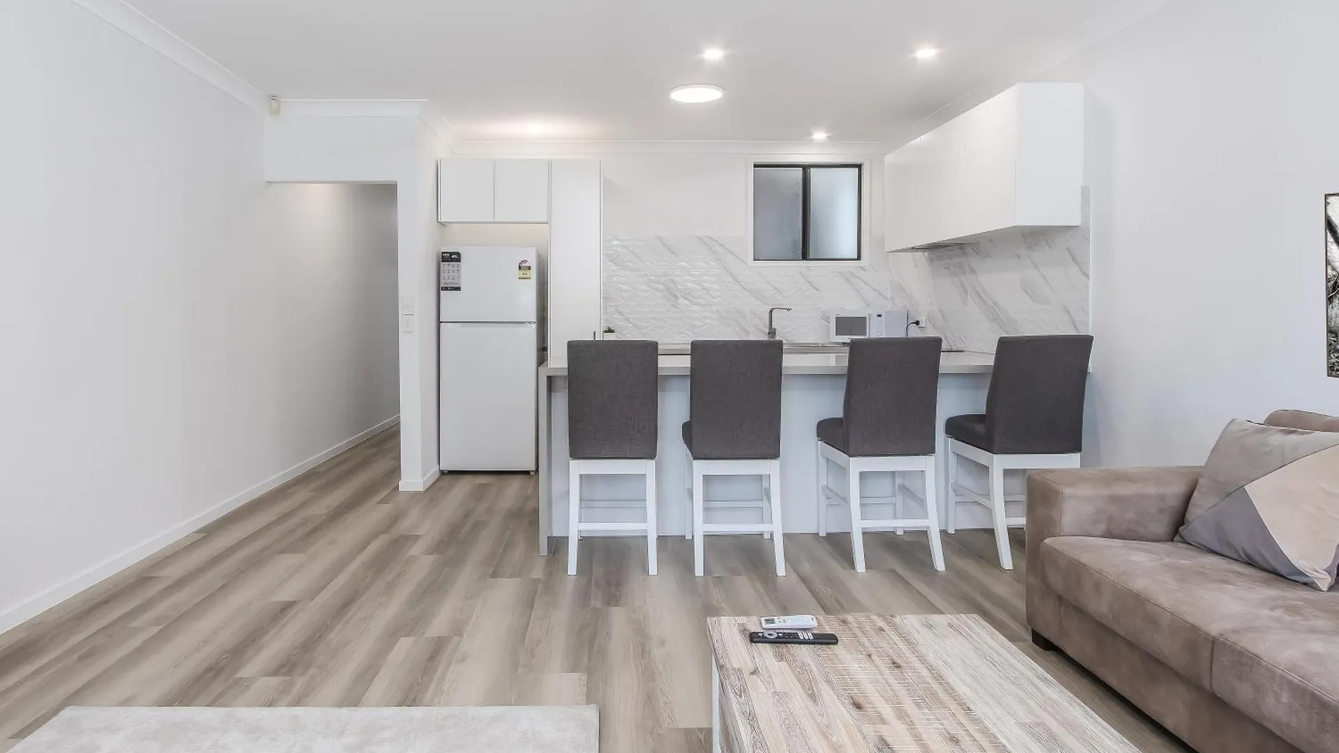 Apartment The Laneway By Burleigh Letting Company