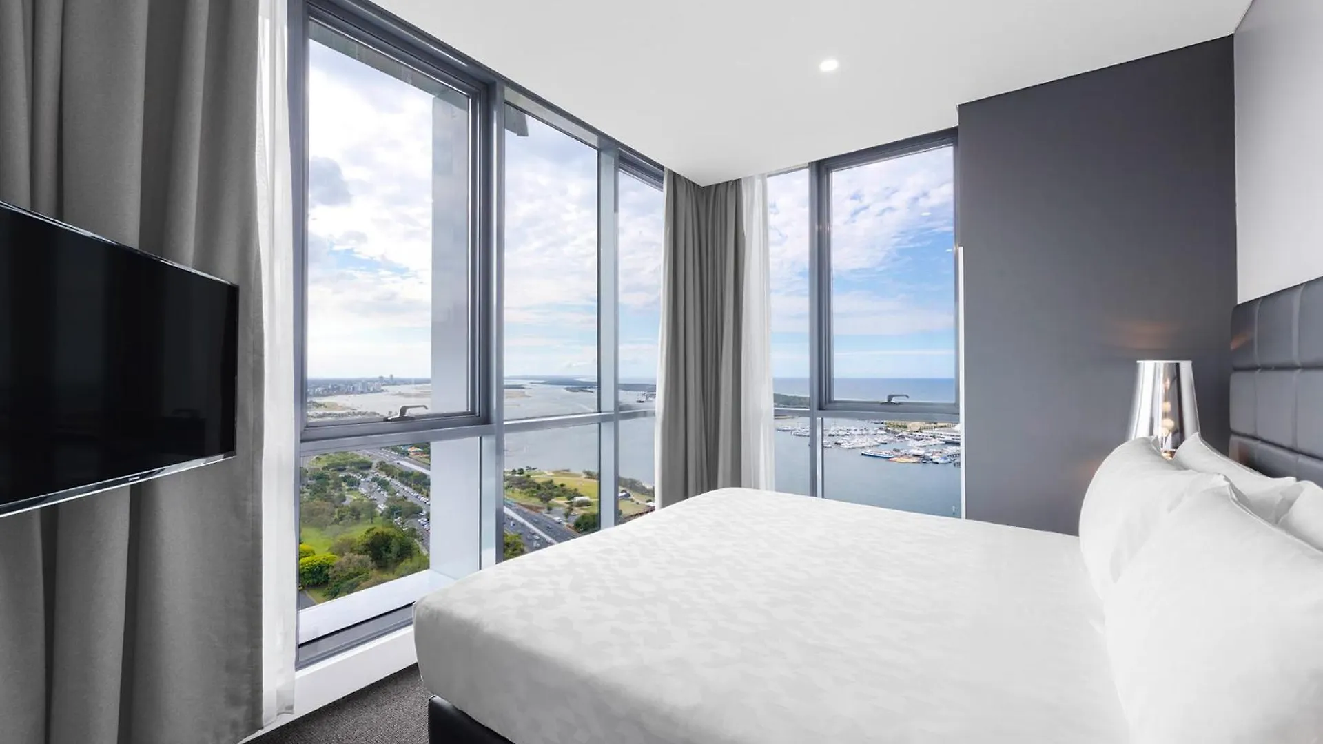 Meriton Southport Hotel
