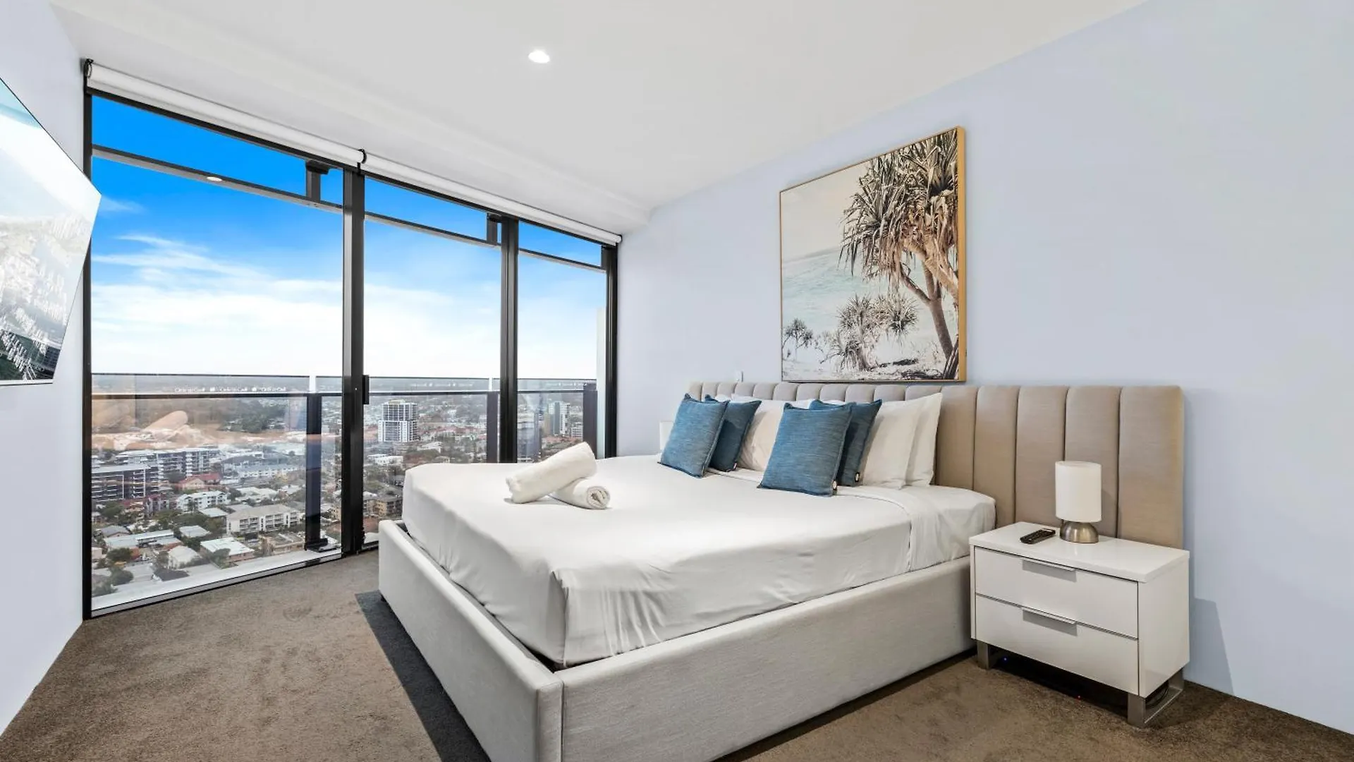 Two Bedroom Self Contained - Circle On Cavill - Privately Managed Gold Coast
