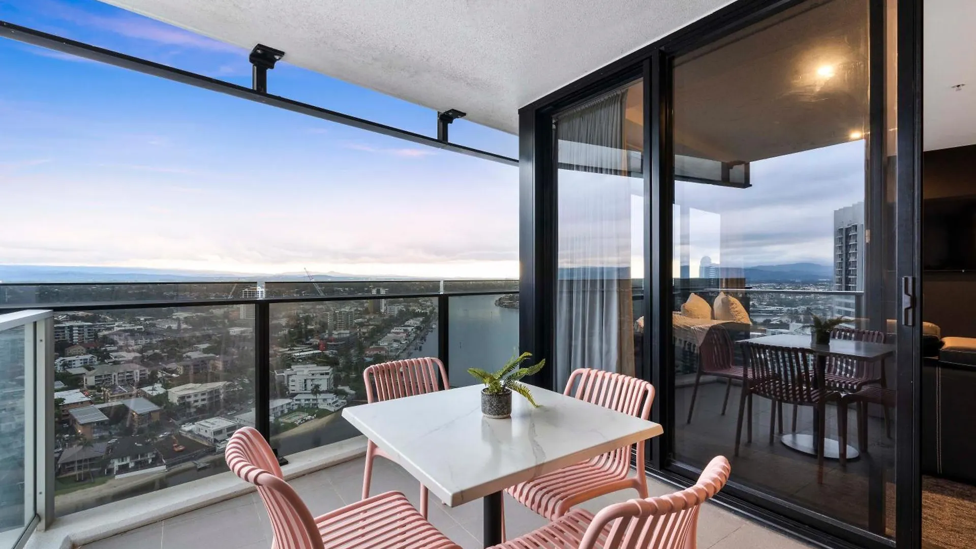 Apartment Two Bedroom Self Contained - Circle On Cavill - Privately Managed Gold Coast