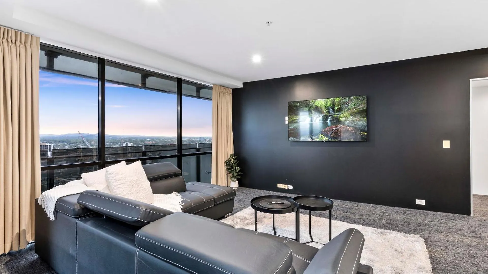 Two Bedroom Self Contained - Circle On Cavill - Privately Managed