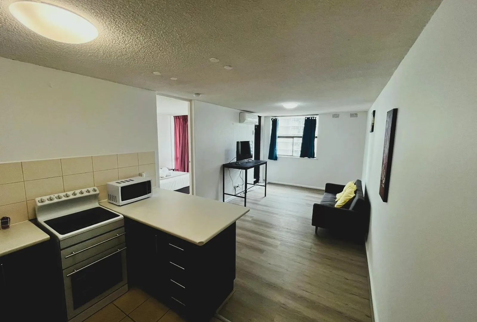 Surfers Private Apartment *