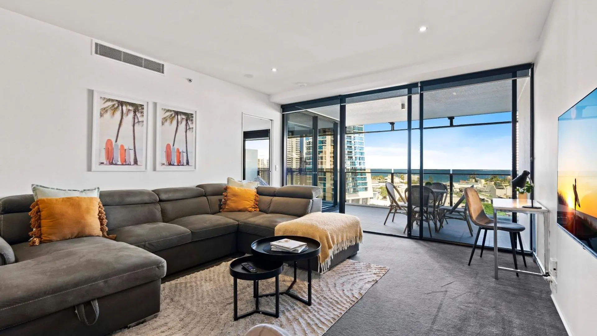 Apartment Ocean Views! - One Bedroom With - From Level 9 - Circle On Cavill - Self Contained & Privately Managed - Wow Gold Coast