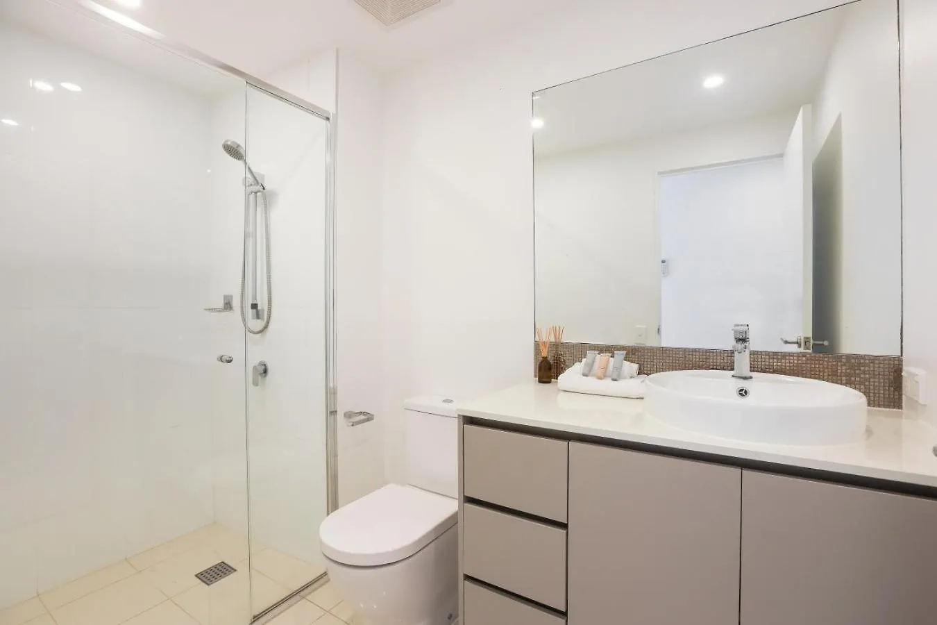 Apartment Rhapsody Surfers Paradise Beachfront Sleeps 6 - Optimise