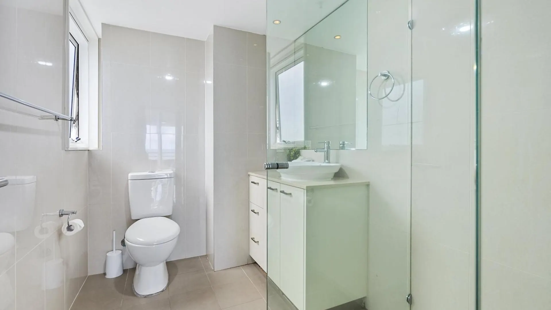 Stunning Ocean Views In 2 Bedroom Unit At Zenith - Q Apartment *