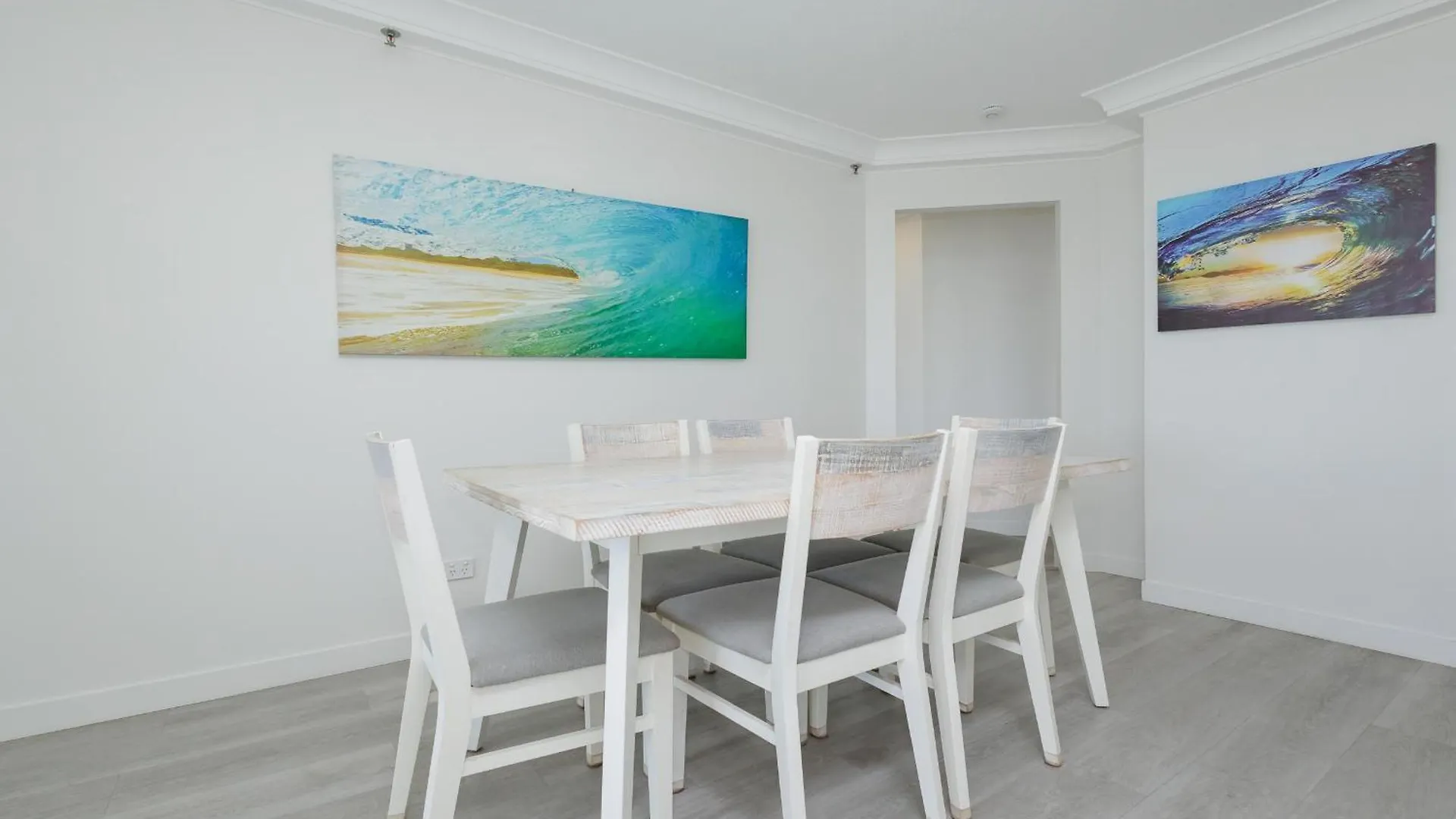 Burleigh Surf Aparthotel 4*