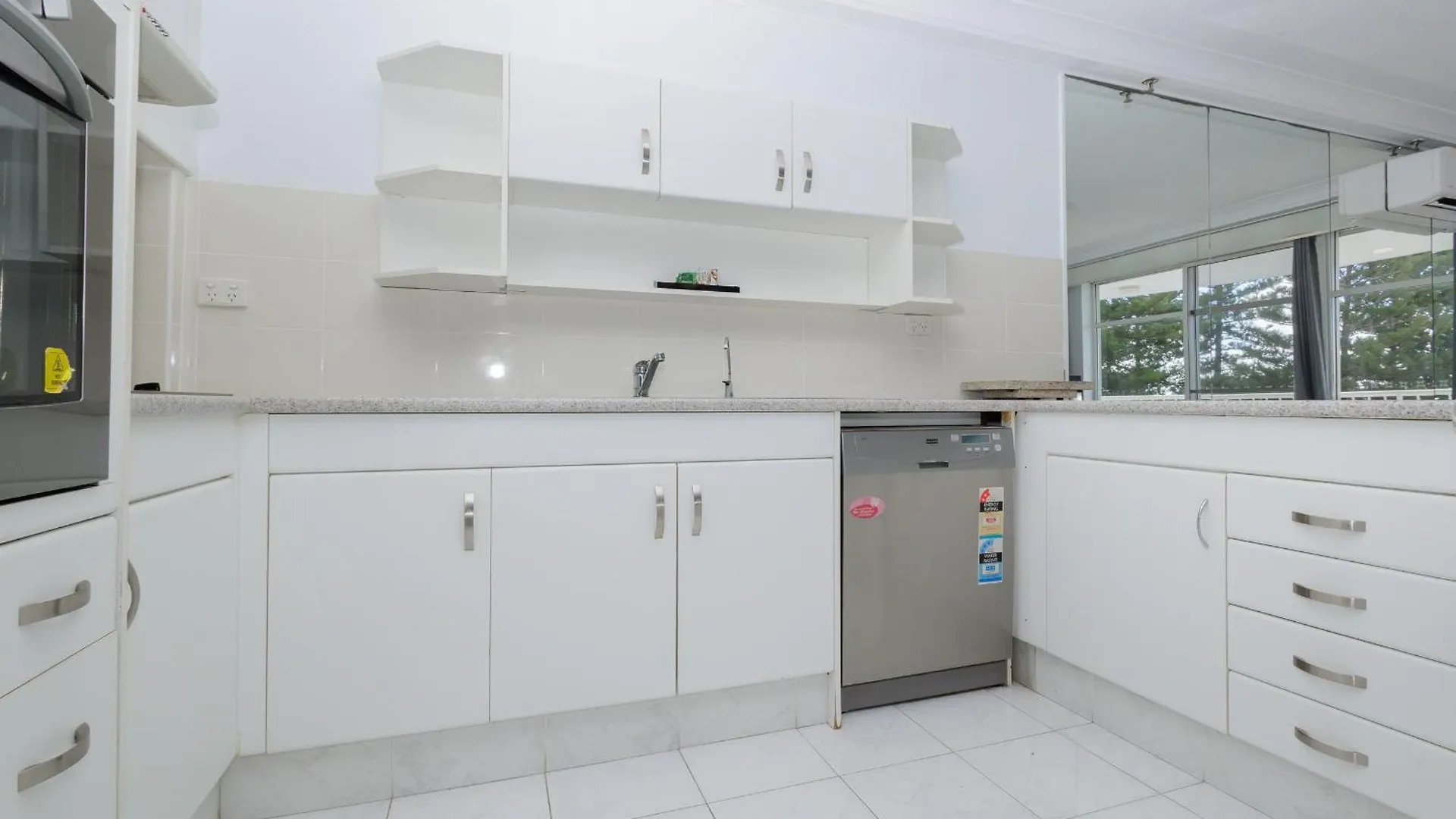 Aparthotel Burleigh Surf 4*