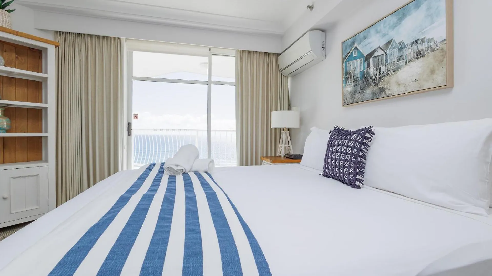 Burleigh Surf Aparthotel 4*