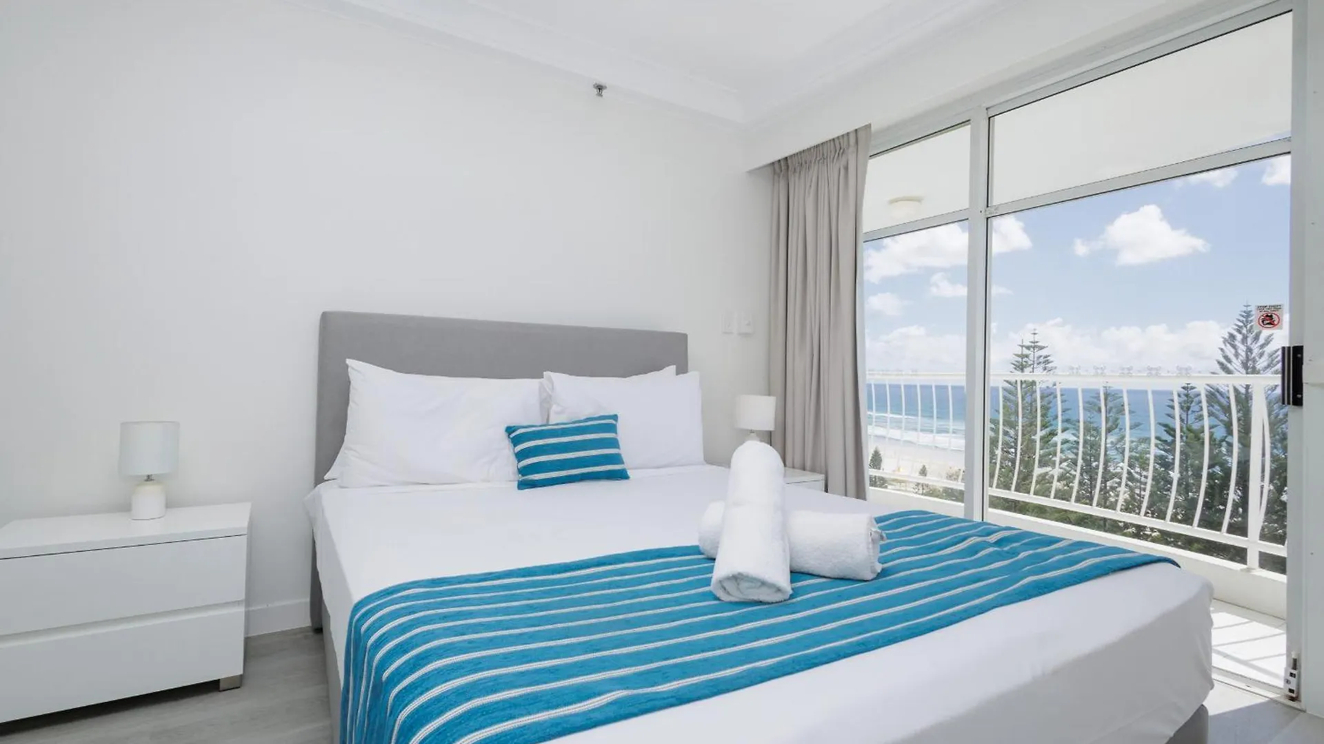 Burleigh Surf 4* Gold Coast
