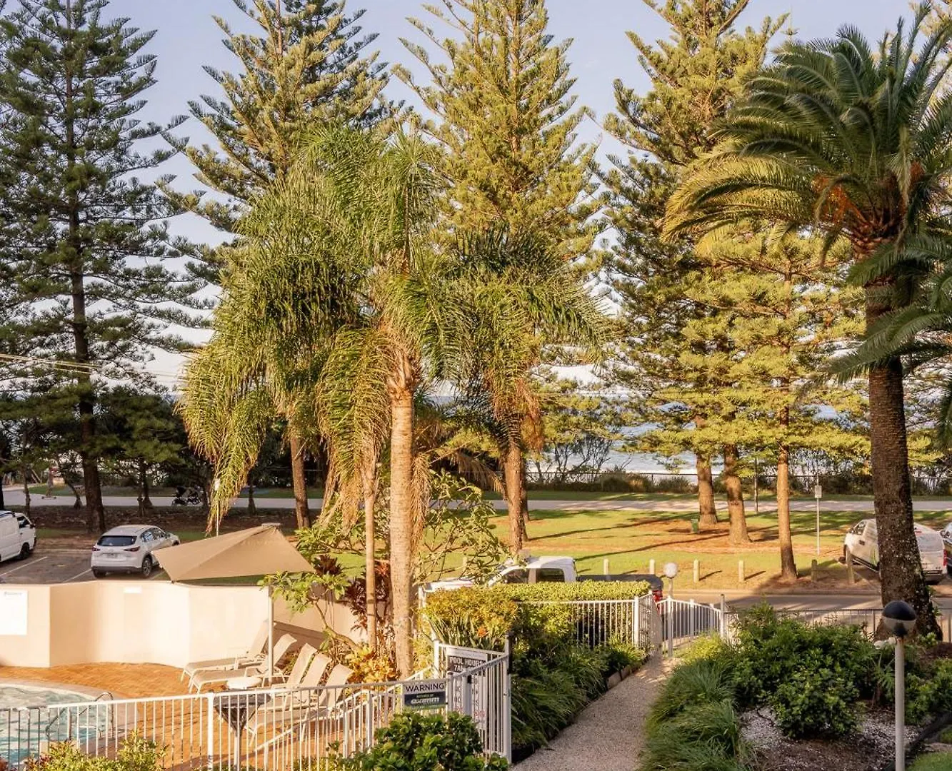 Aparthotel Cashelmara Beachfront 4*