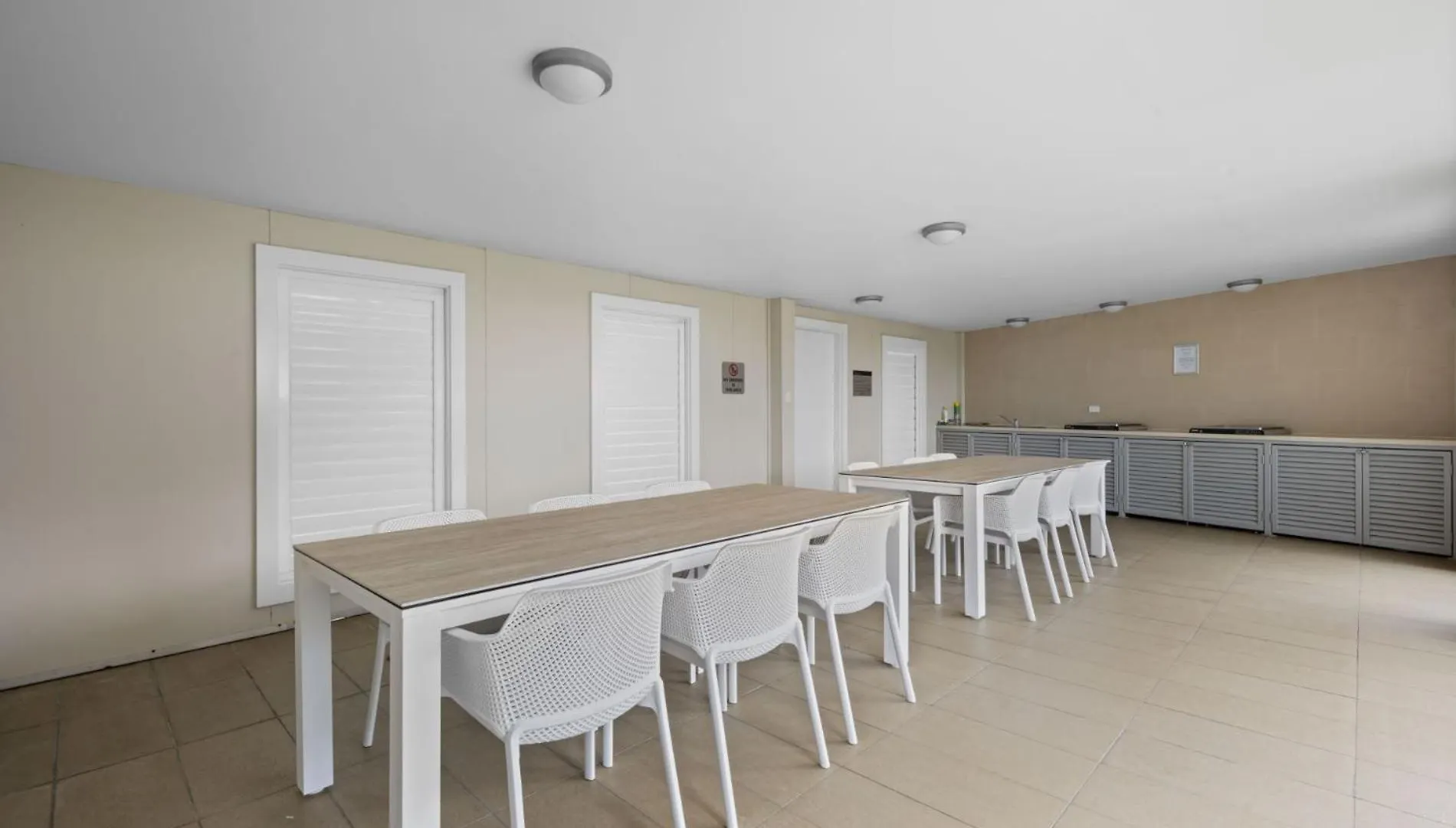 Apartment Absolute Beachfront In Paradise