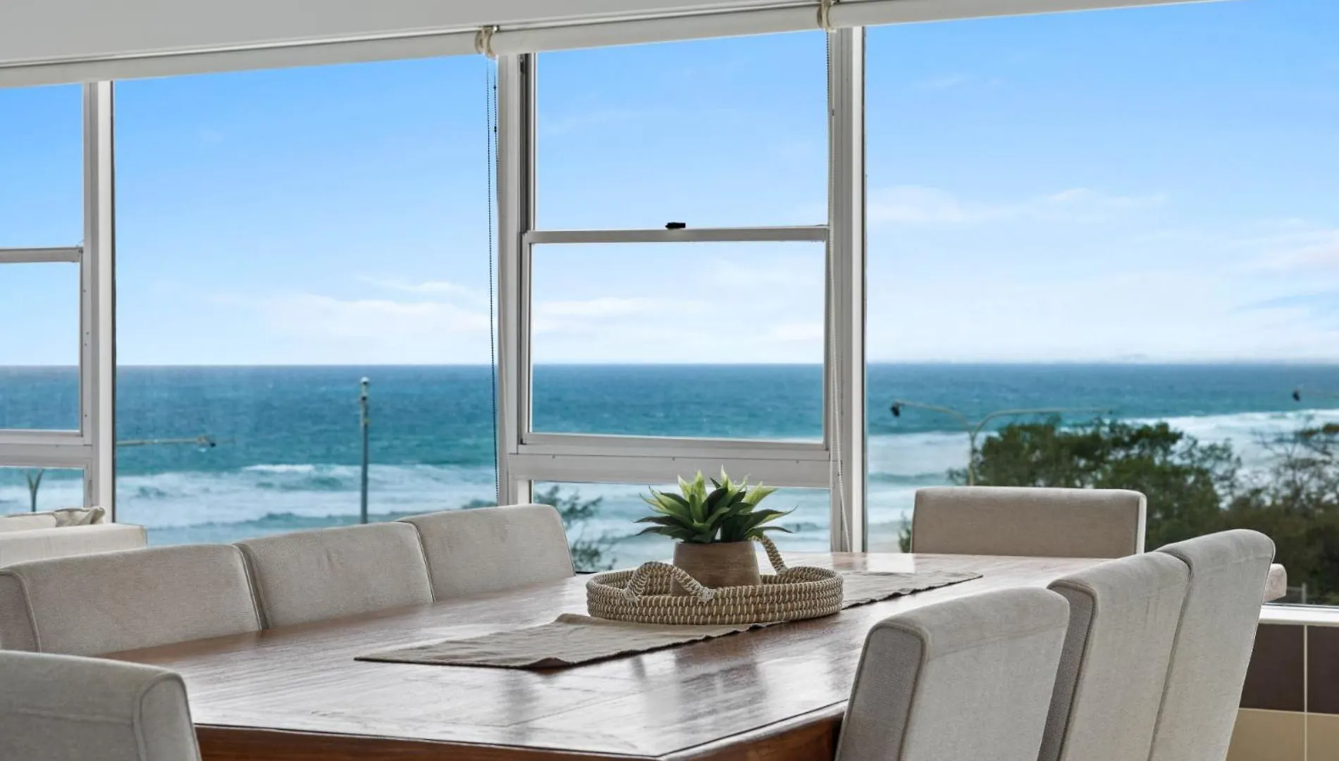 Absolute Beachfront In Paradise Apartment *