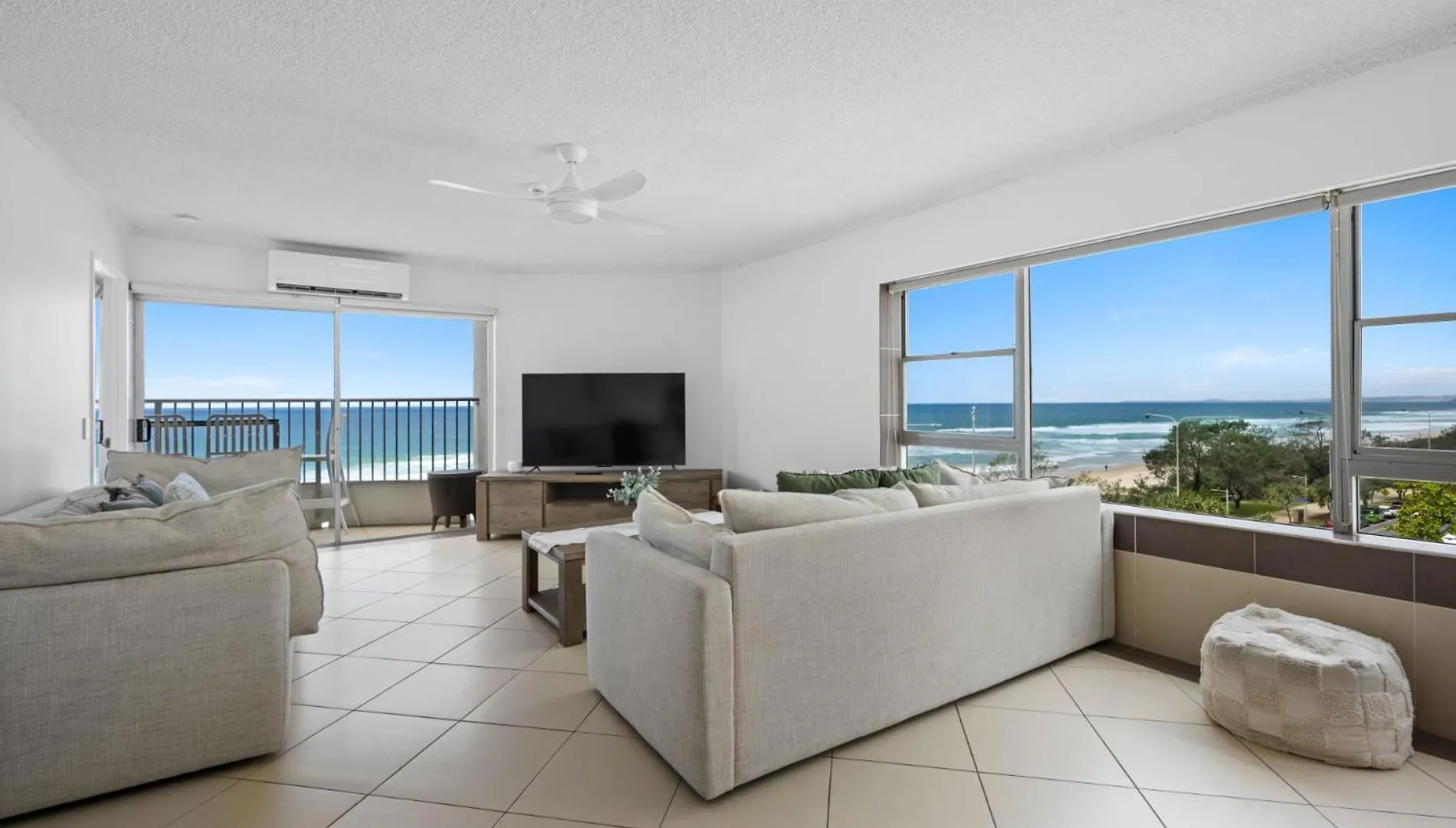 Absolute Beachfront In Paradise *