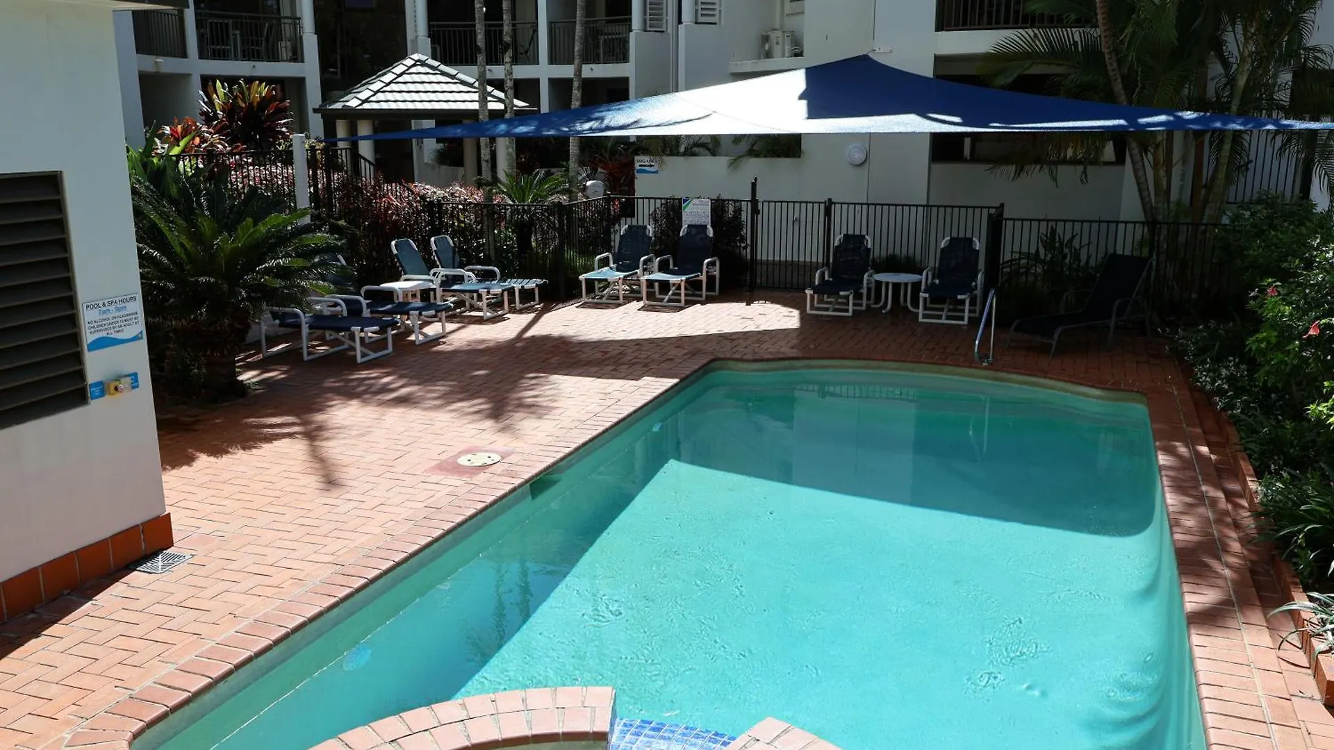 Aparthotel Burleigh On The 4*