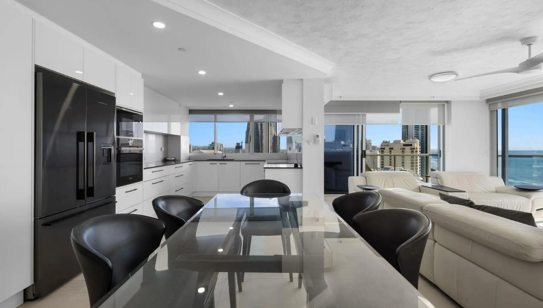 Peninsula Surfers Paradise - Hosted By Coastal Letting