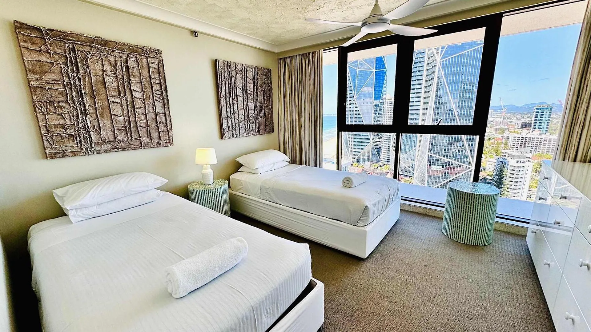 Apartment 2 Bdrm In 'aquarius' Surfers Broadbeach