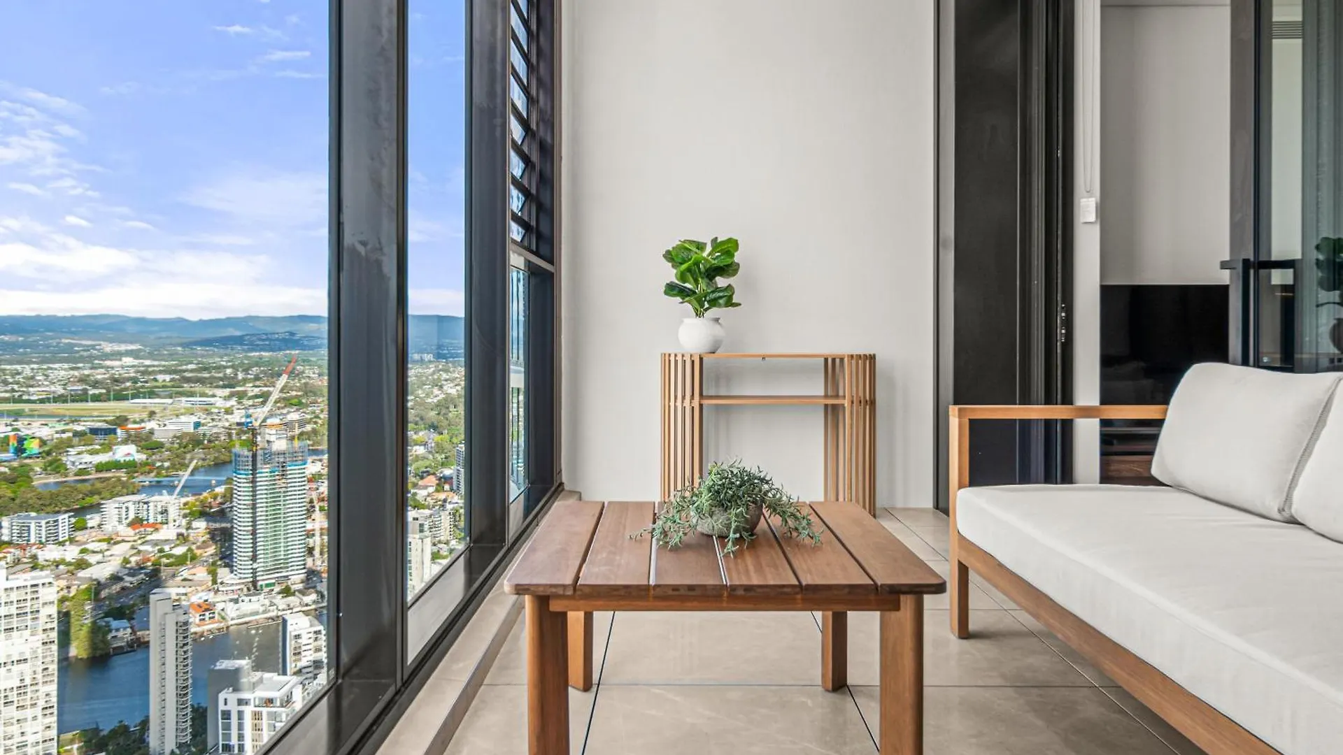 Surfers Paradise Skyline 3br Free Cp Ocean View Apartment *