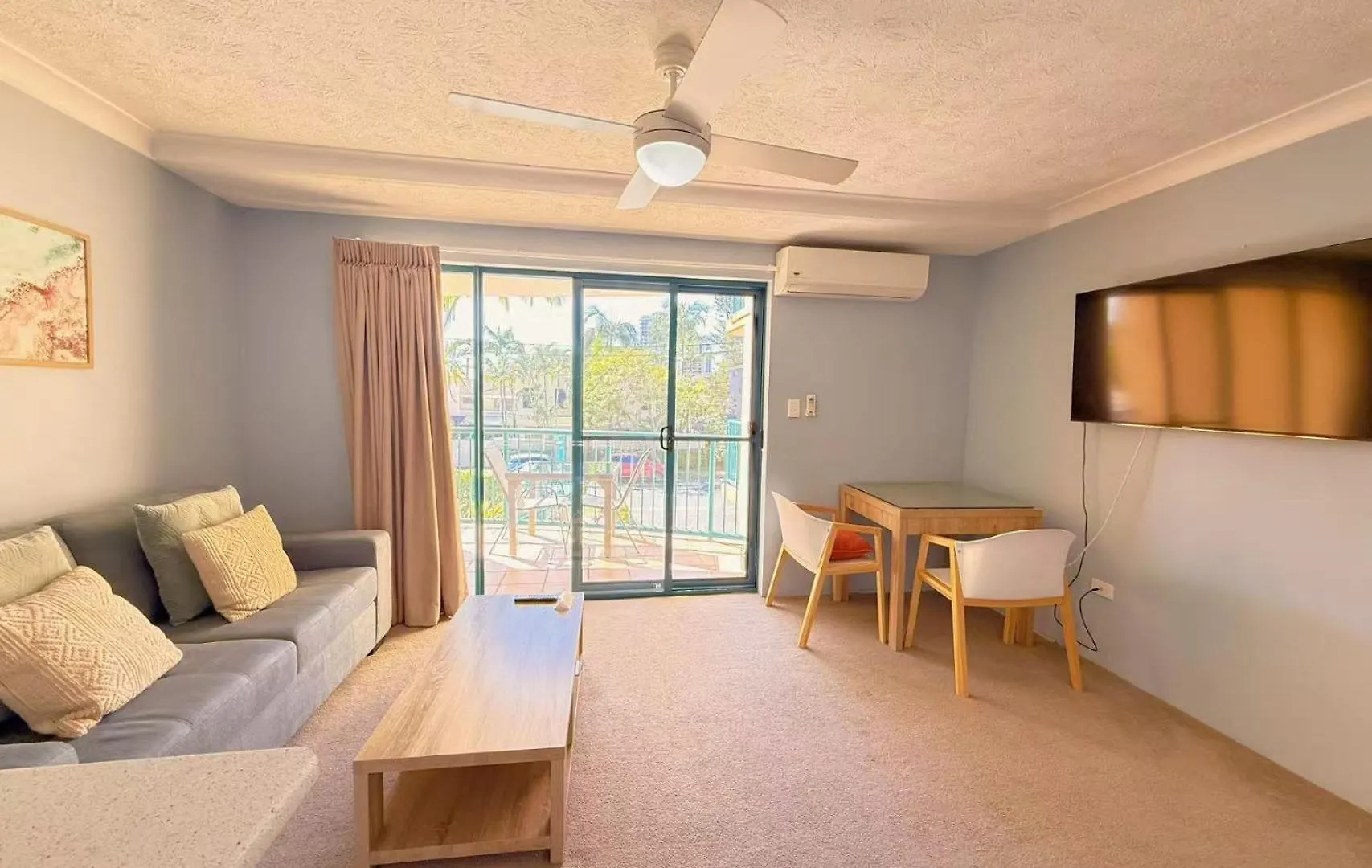 Karana Palms Aparthotel